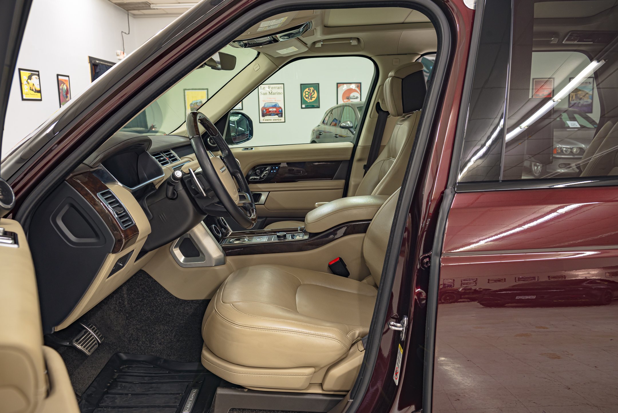 R Rover Interior-3.jpg