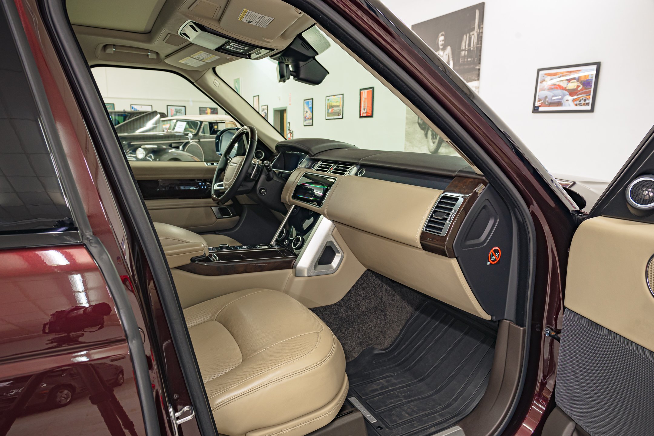 R Rover Interior-30.jpg