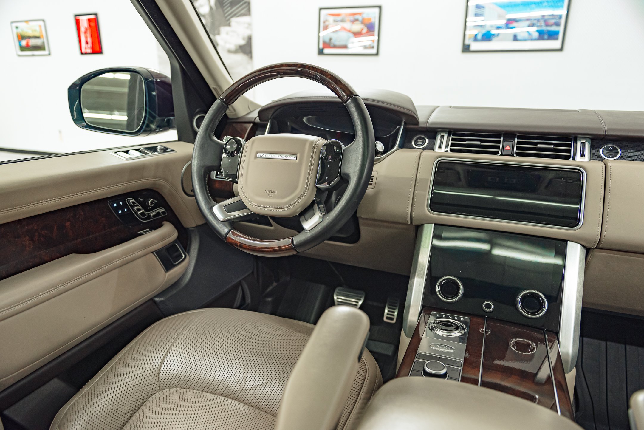 R Rover Interior-37.jpg