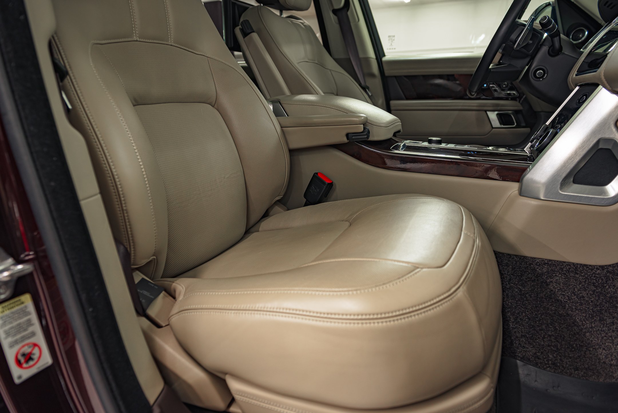 R Rover Interior-34.jpg