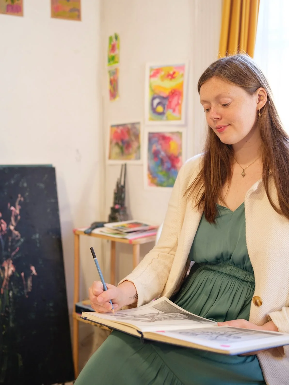 Hi artists 🫶 I want to share some encouragement with you today, because it&rsquo;s so easy to feel like you&rsquo;re falling behind. 
In the studio, in your art career, even in life. Especially this time of year, when everyone seems to be sharing th