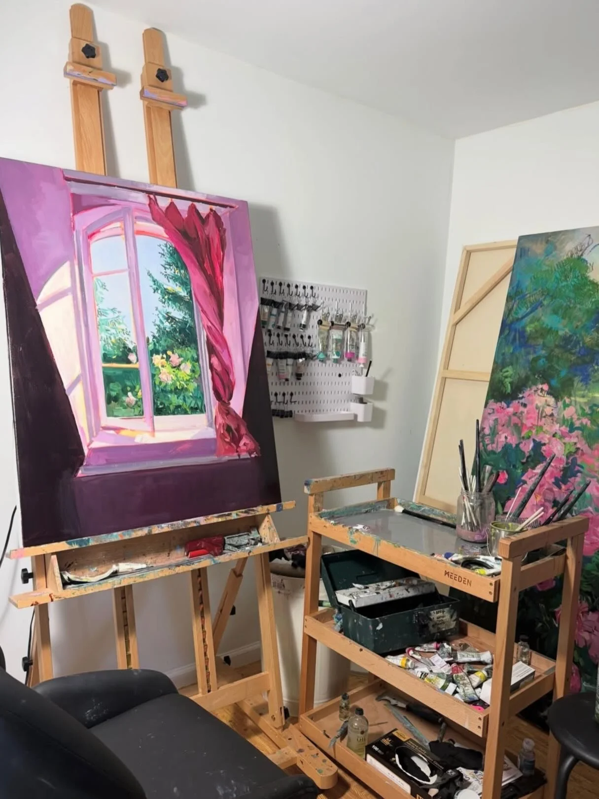 Friday studio vibes by @katerinaspopova 🩷