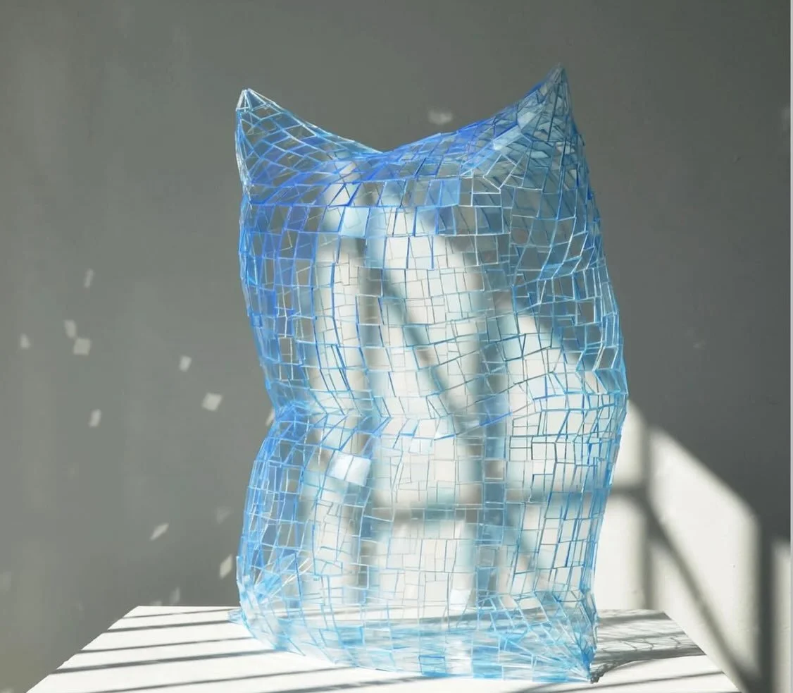 What happens when something soft and familiar is transformed into something entirely unexpected? ✨ Los Angeles-based artist Colin Roberts explores the relationship between material, perception, and the everyday through his mesmerizing Glass Pillow sc