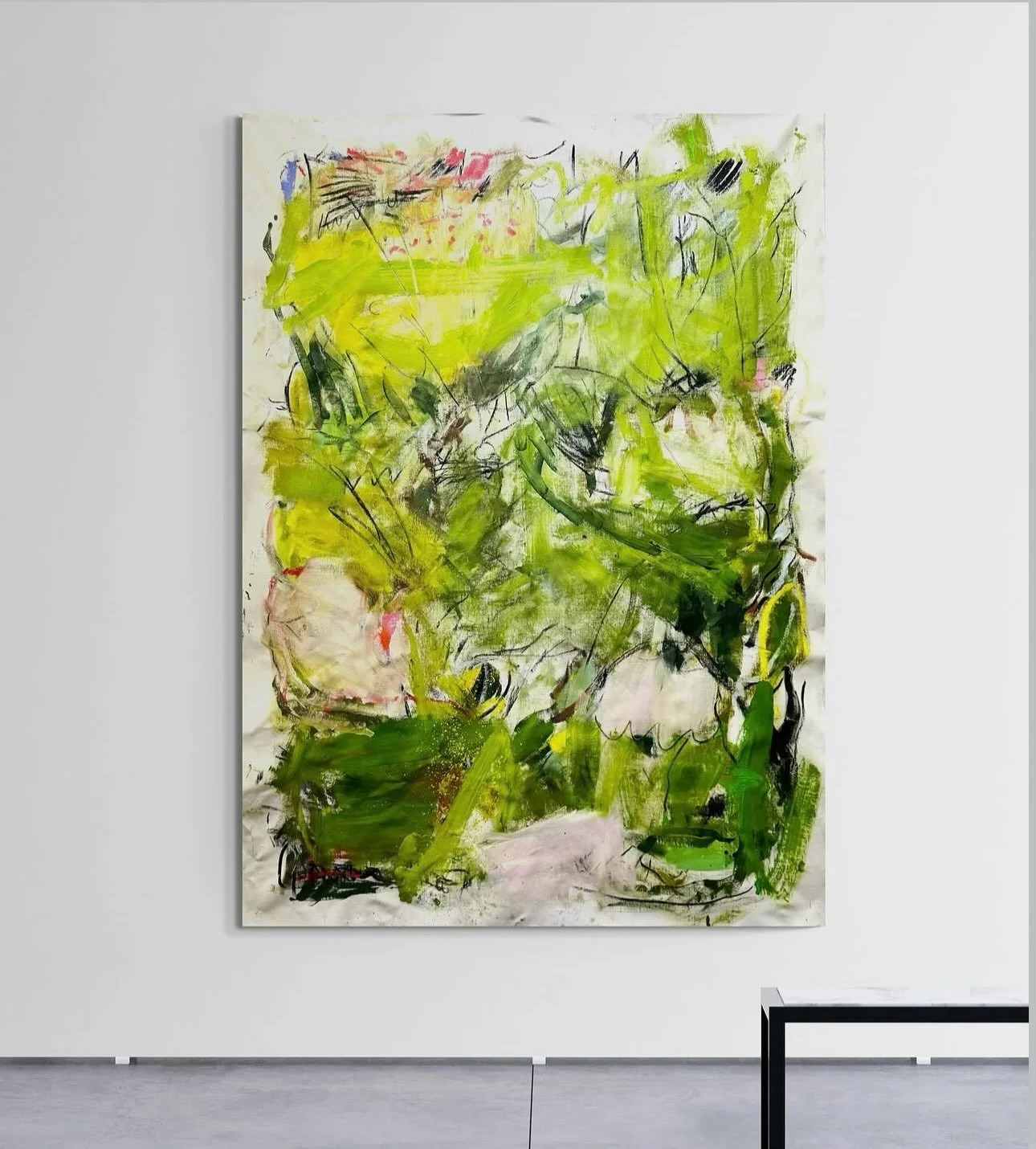What happens when we allow intuition to guide the creative process? German artist Petra Schott creates expressive paintings that explore memory, longing, human connection, and the complexities of everyday life. Working primarily in oil, Schott combin