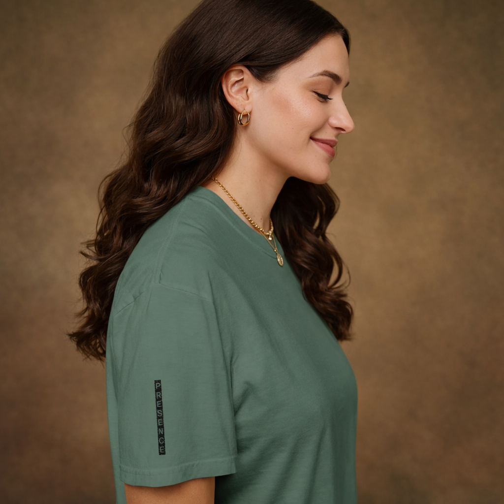 Person 4 Right Sleeve, Blue Spruce AI Girl png.png