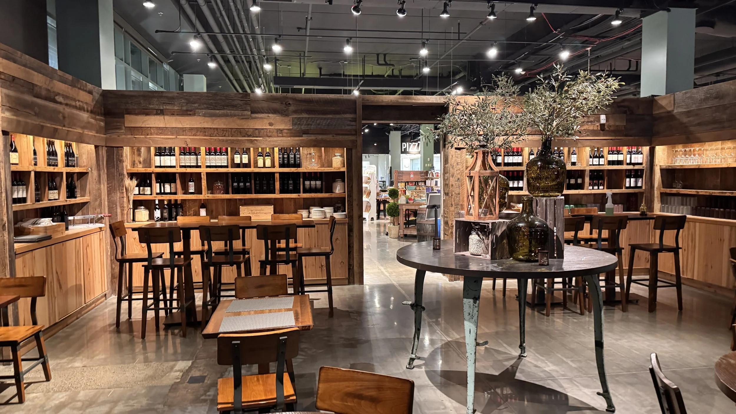 REVIEW: FRANKLIN SQUARE MARKET BAR-RESTAURANT