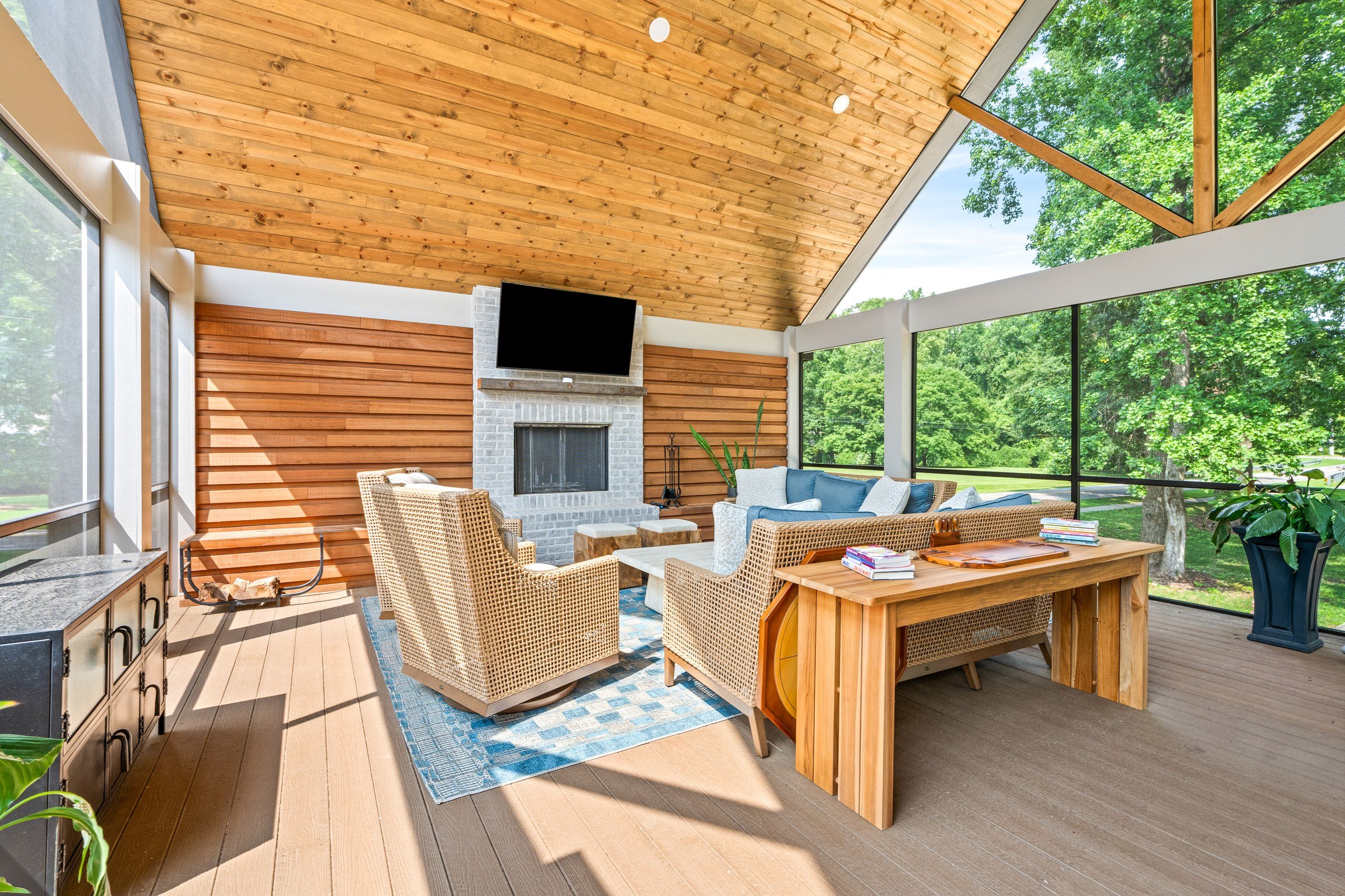 03-sunroom-lounge.jpg