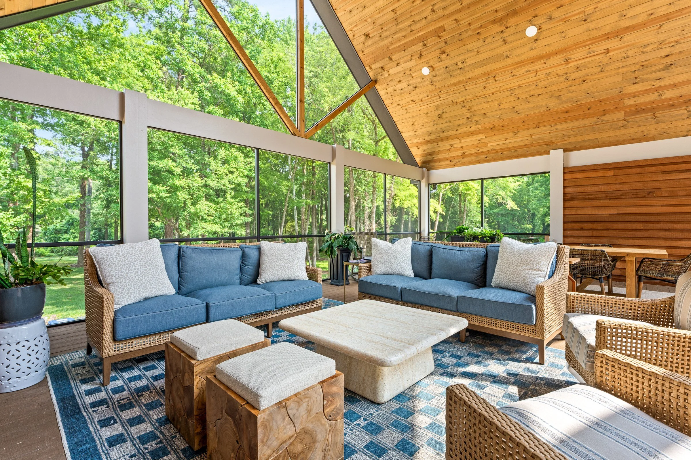 04-sunroom-lounge2.jpg