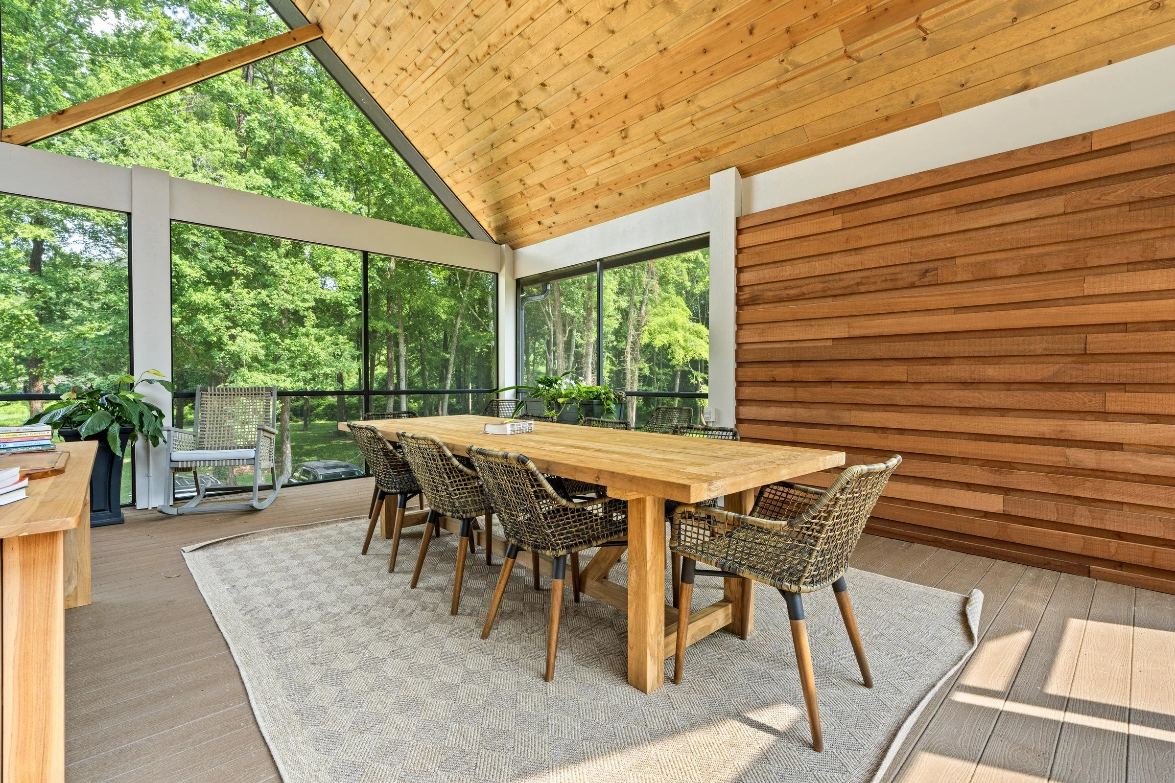 05-sunroom-dining.jpg