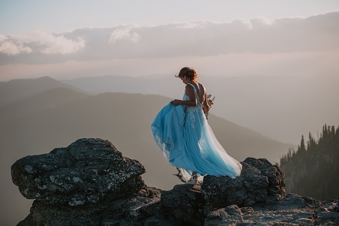 Take your breathtaking journey to new heights as you says 'I do' 🏔️💕
.
.
.
#gorgeweddingconcierge #weddingplanning #weddingconcierge #dreamwedding #loveindetails #gorgewedding #hoodriverwedding #pnwcollective #mthoodorganicfarms #oregonwedding #ore