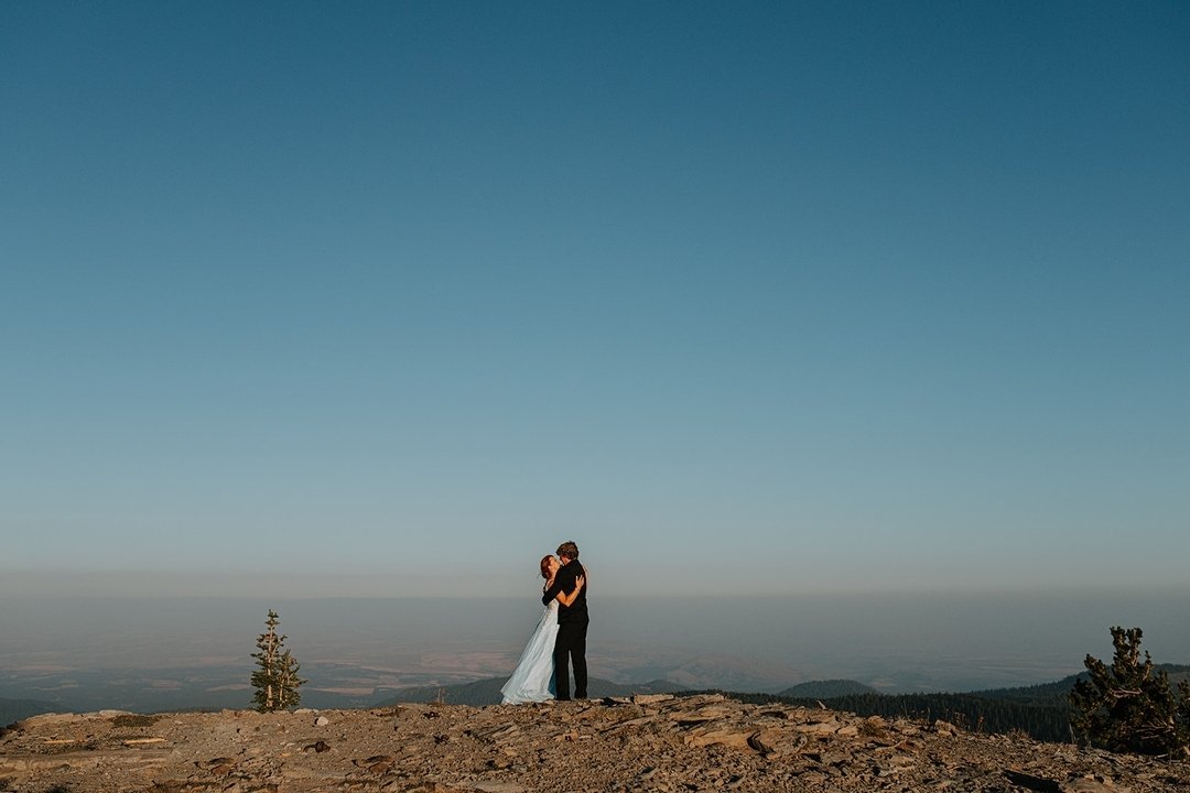 Lost in the vast expanse of the sky, finding solace in its endless embrace. ☁️✨
.
.
.
#gorgeweddingconcierge #weddingplanning #weddingconcierge #dreamwedding #loveindetails #gorgewedding #hoodriverwedding #pnwcollective #mthoodwedding #oregonwedding 