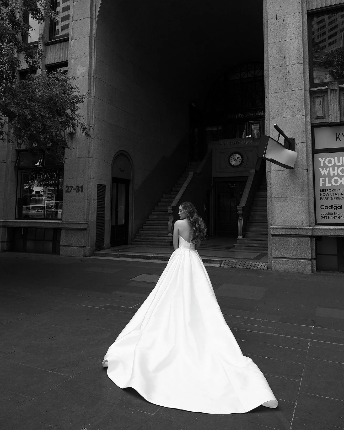 Jennifer &amp; Zarjnt

@jenndnguyen 

Photography: @saltatelier_wedding @inromance_photography 
Videography:  @saltatelier_wedding 
Reception: @southeveleigh
@thegrounds
Wedding Stylist &amp; Florist: @she_design 
Bouquets: @pohoflowers 
Wedding Gown