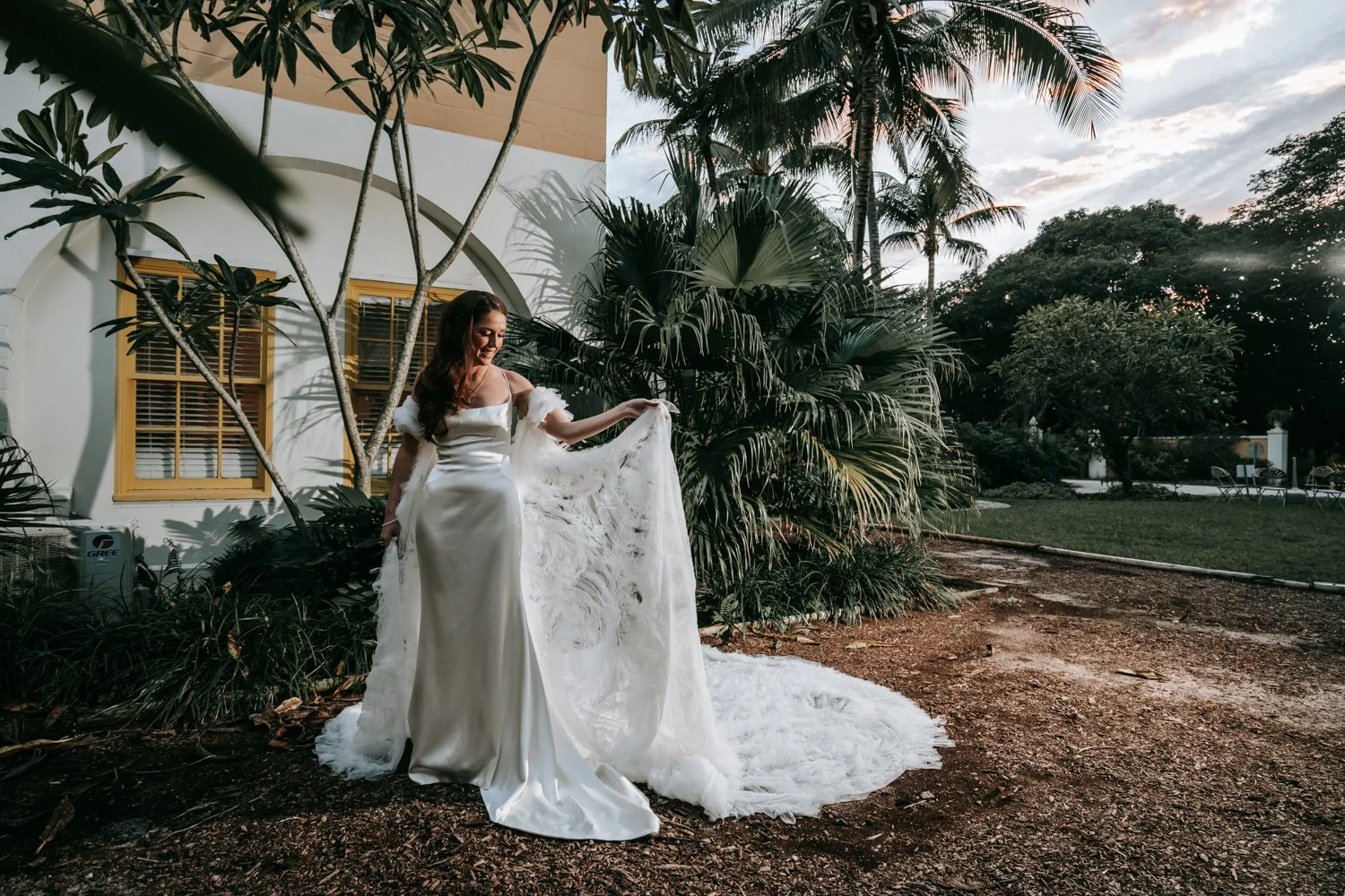 bonett house wedding photgrapher bride-13.jpg