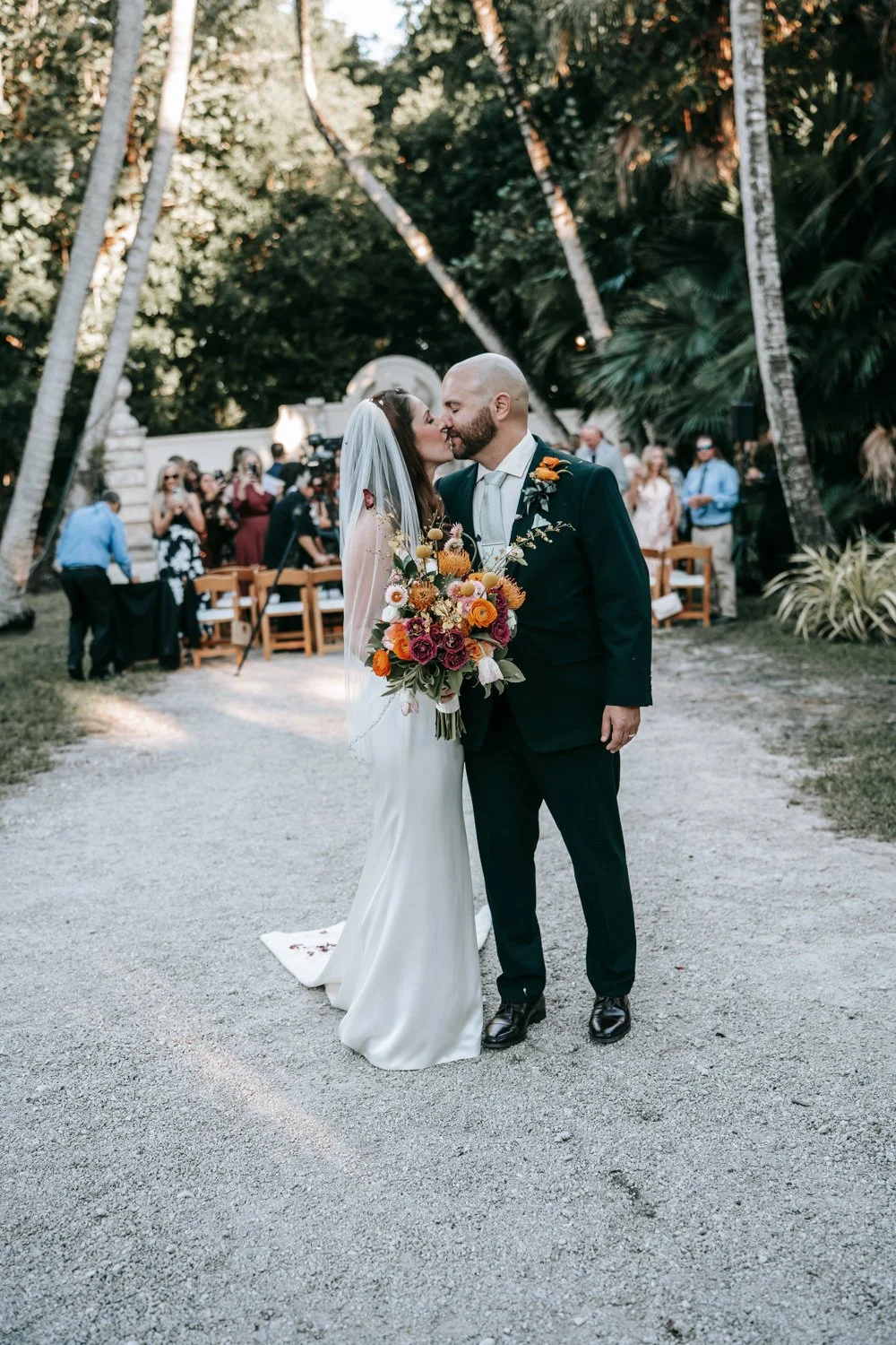 bonett house wedding photgrapher kiss-2.jpg