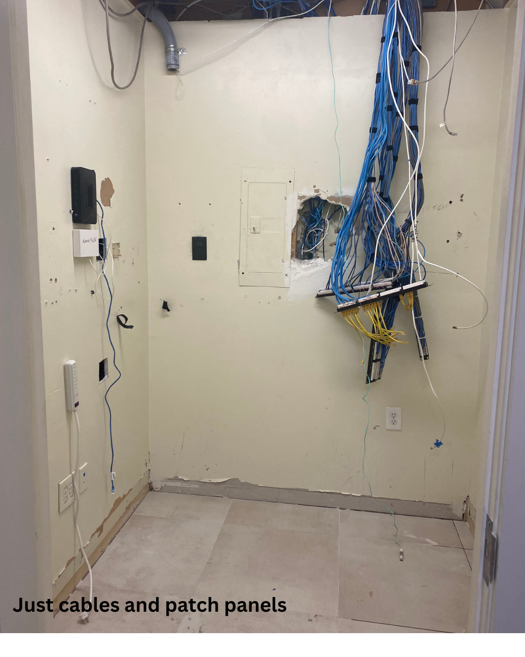 Ready for installation – Only cables and panels remain; clean space.