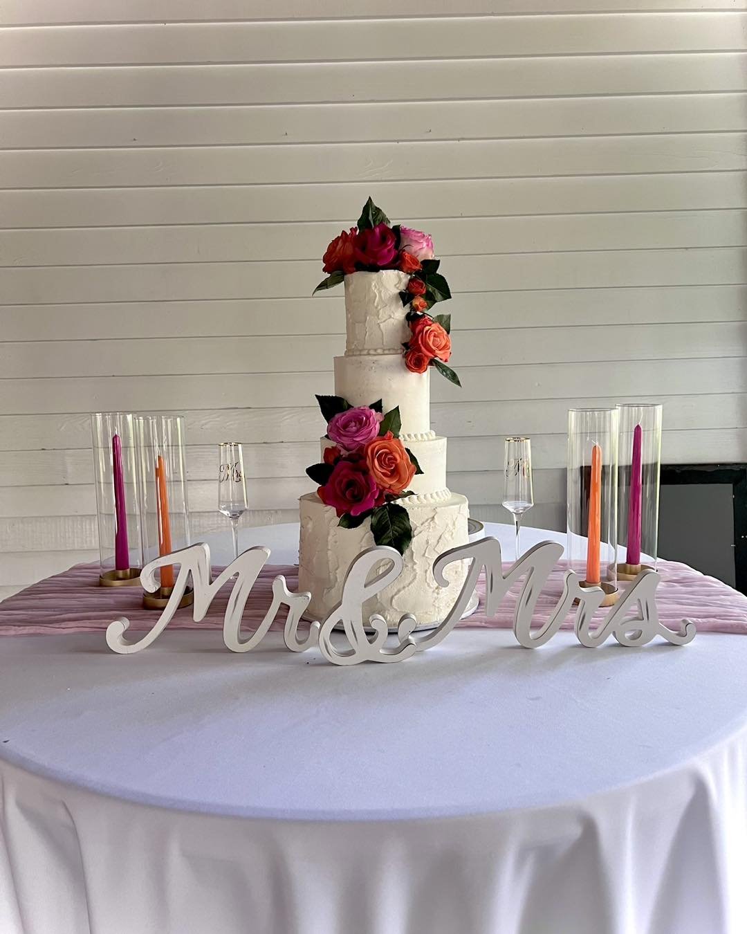 Wedding cakes are my favorite cakes🥹🥰
&bull;&bull;&bull;
Go to www.murphyssweets.com to start your wedding cake planning today 🍰🕊️