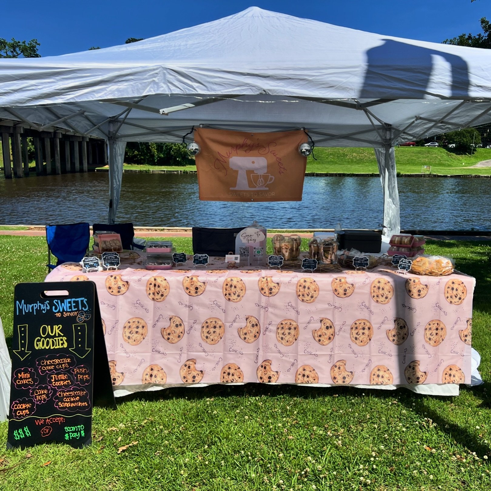 Me to the tent: &ldquo;Say cheeseeeeee&rdquo; 🥳 
🚨it&rsquo;s Murphy&rsquo;s Sweets LLC last festival until the fall! Be sure to come and see us at Jazz R&amp;B Festival💗🍪🍰💐 
📍DOWNTOWN NATCHITOCHES 
Sweets, good food, singing, and dancing all w