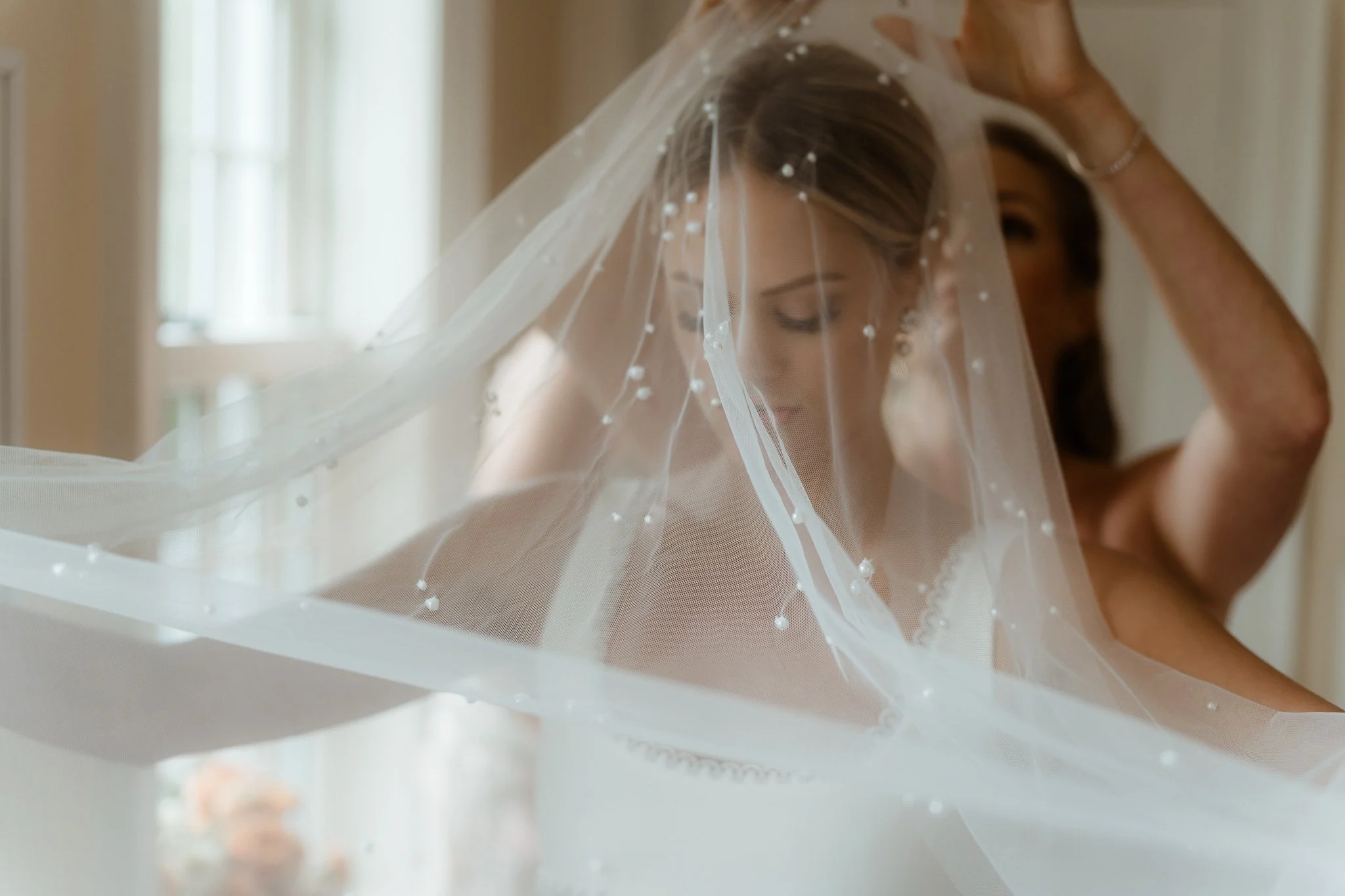 Nicole and Chris - N Getting Ready - by Maddie Van - 18.jpg