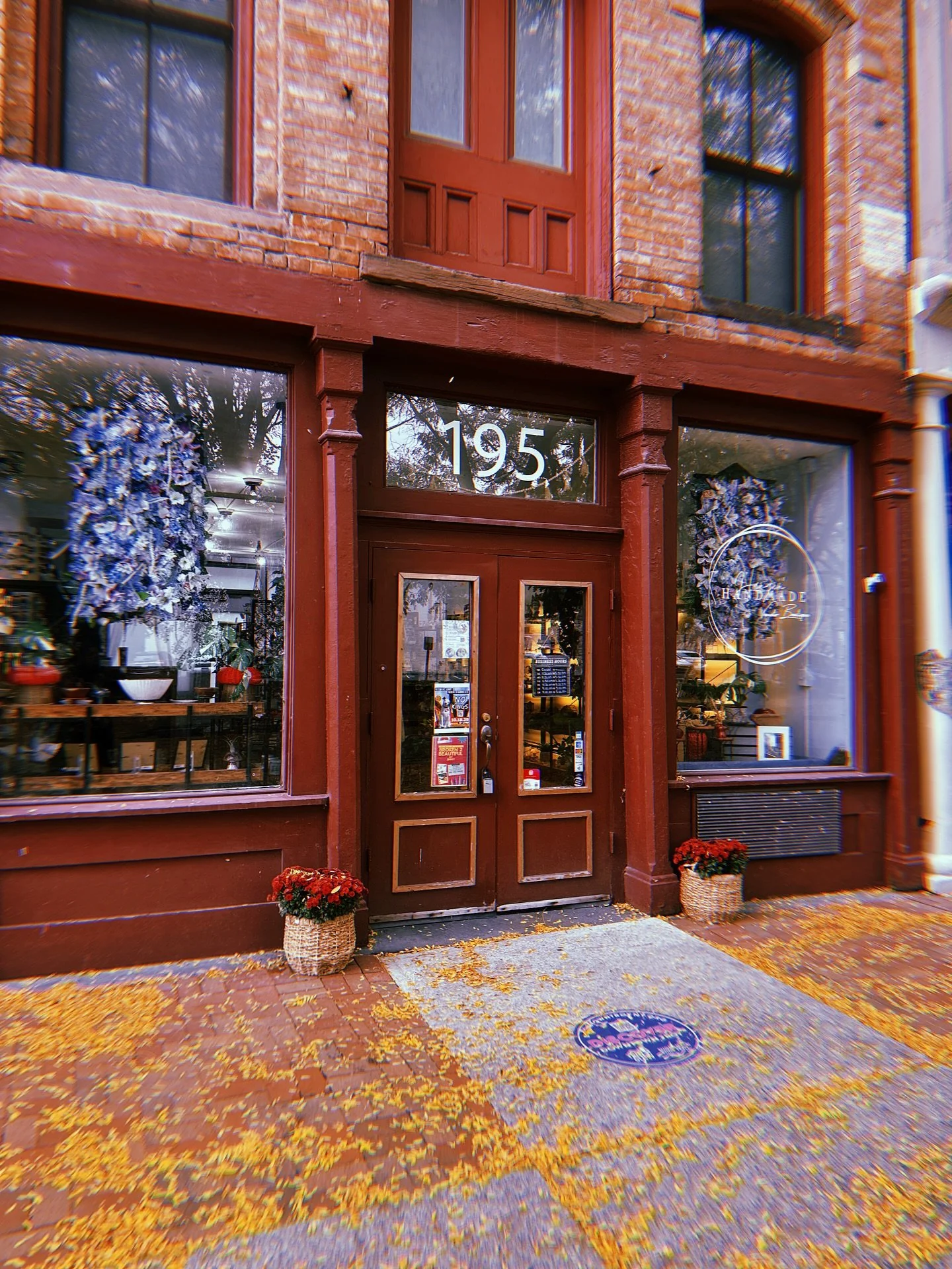 Loving all the fall vibes 🍂 sadly that means the farmers market is heading indoors soon. But! Some of our awesome vendors will be set up in the Atrium, be sure to stop by and check them out! 💖
We&rsquo;ll still be here at the shop open Sat-Sun: 9&n