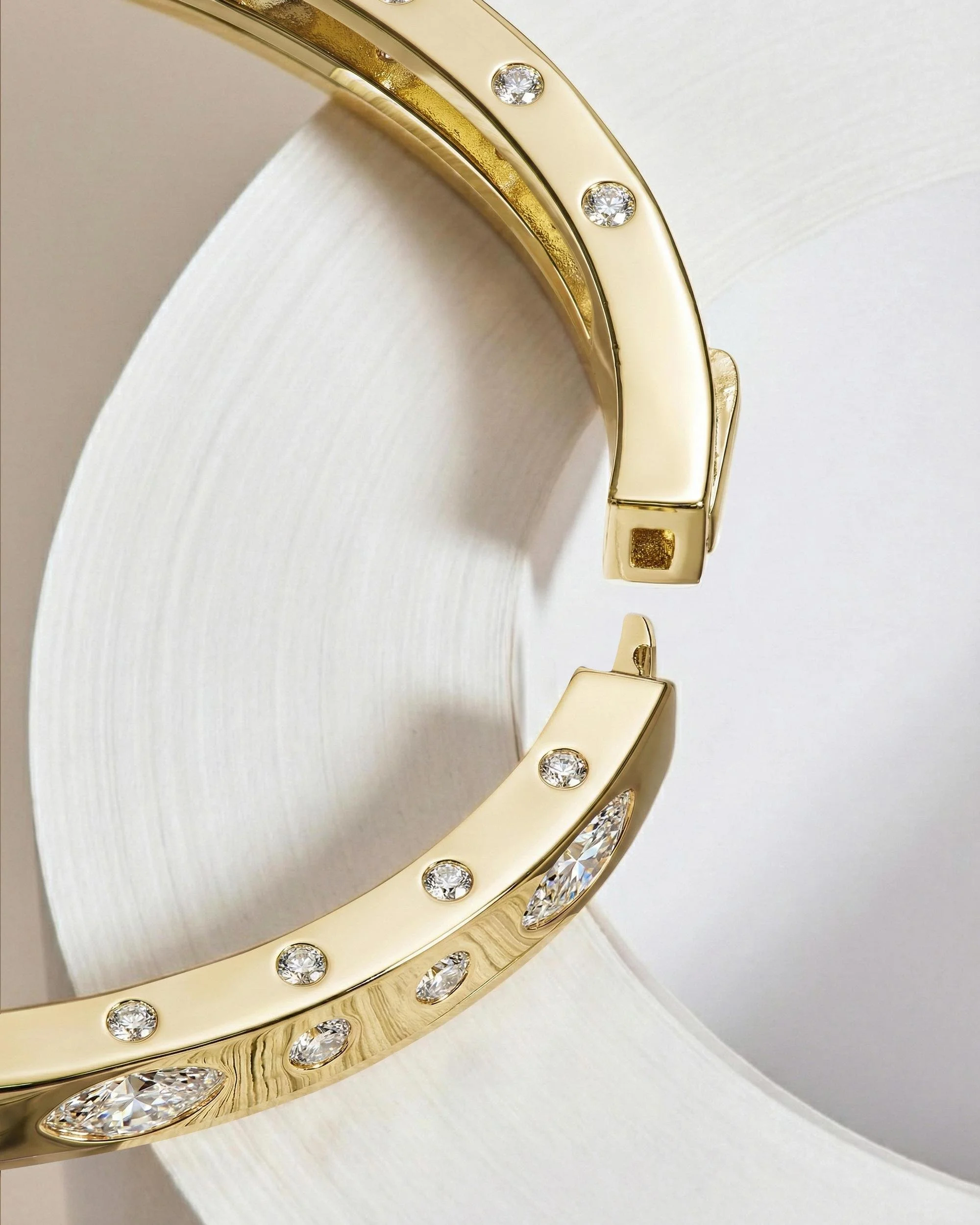 Ashley Sunset Lock Cuff 6mm_B1461_G_WTCZ_FL_1.jpg