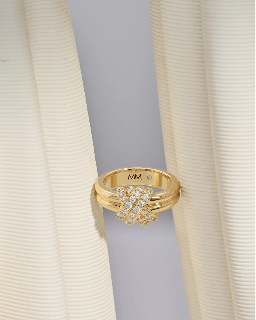 Knot Crossed Ring_R6144_G_WTCZ7_FL_V1.jpeg