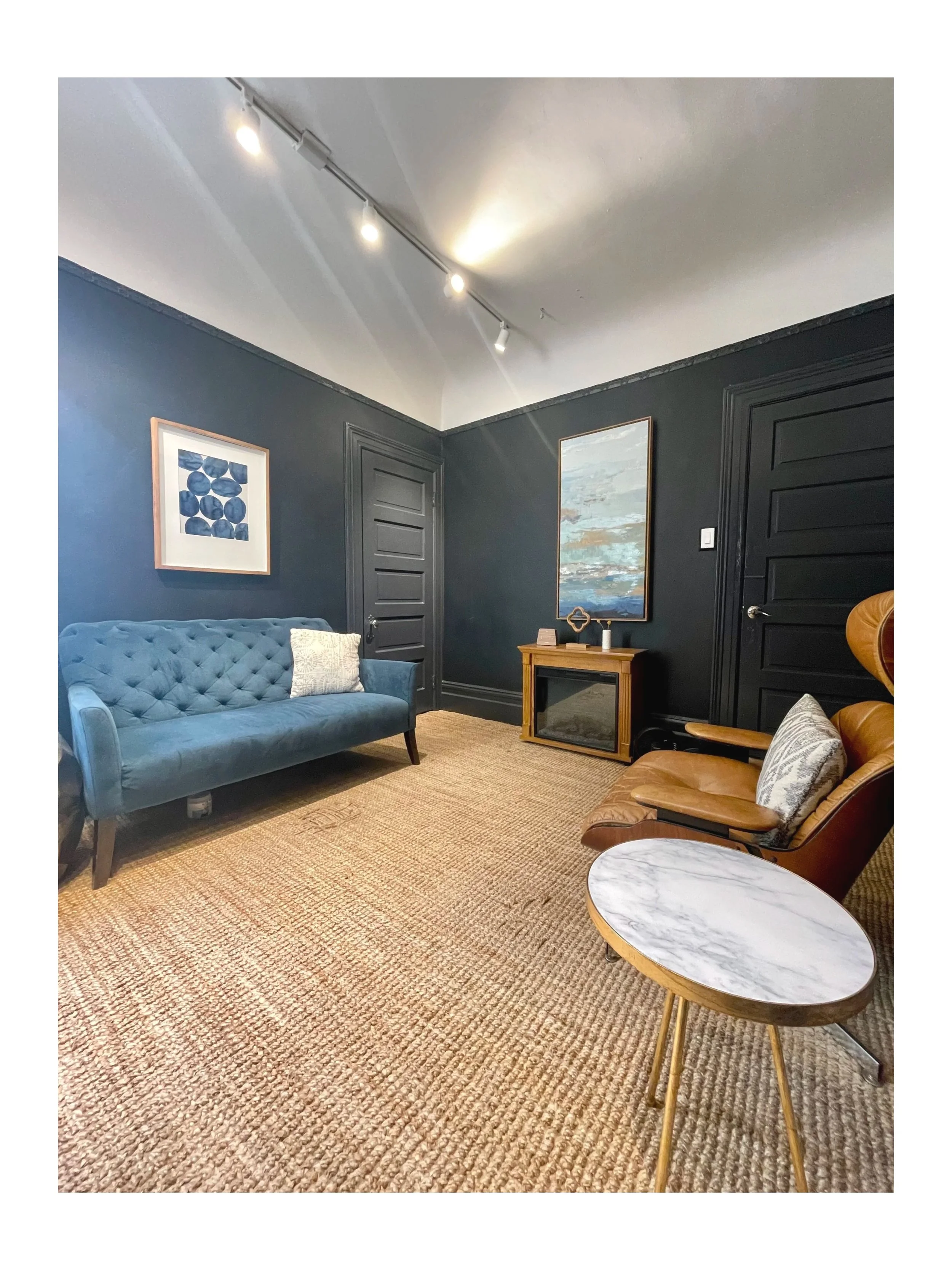 Comfortable and welcoming therapy room at Lauren King Therapy counseling office in Marina District, San Francisco, CA.