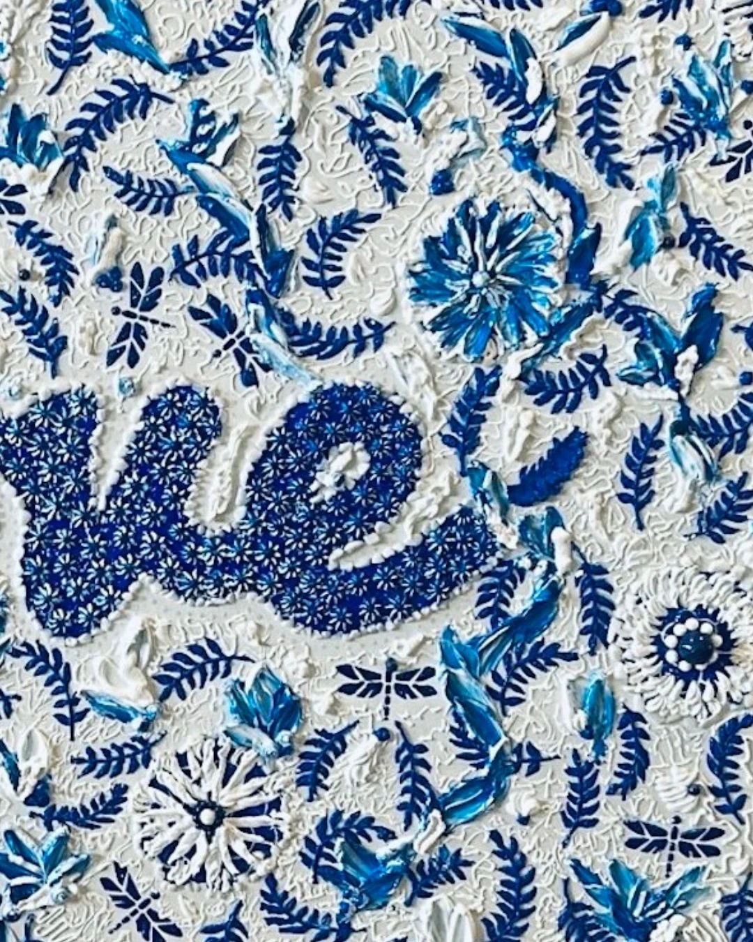 ayda-alp-artwork-porcelain-love-painting-with-lapis-lazuli-tridacna-blue-tiger-eye-detail-image