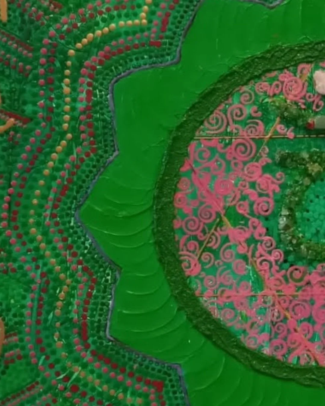 ayda-alp-artwork-heart-chakra-painting-with-rose-quartz-green-agate-jade-detail-image