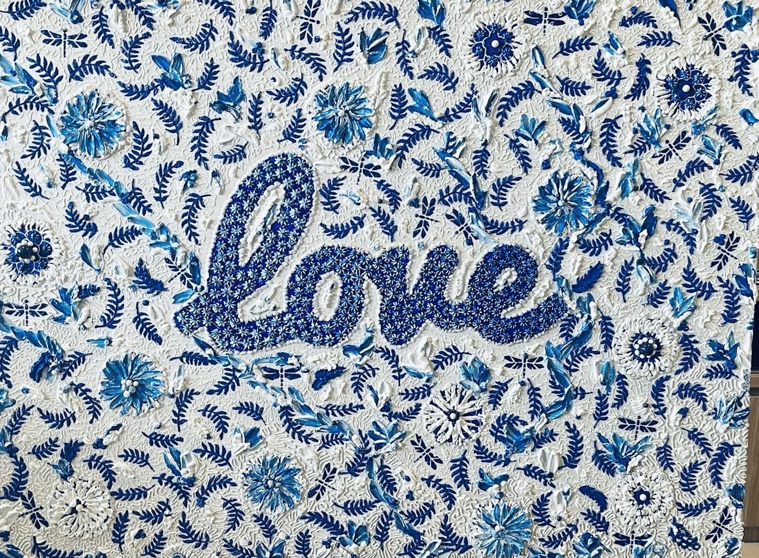 ayda-alp-artwork-porcelain-love-painting-with-lapis-lazuli-tridacna-blue-tiger-eye