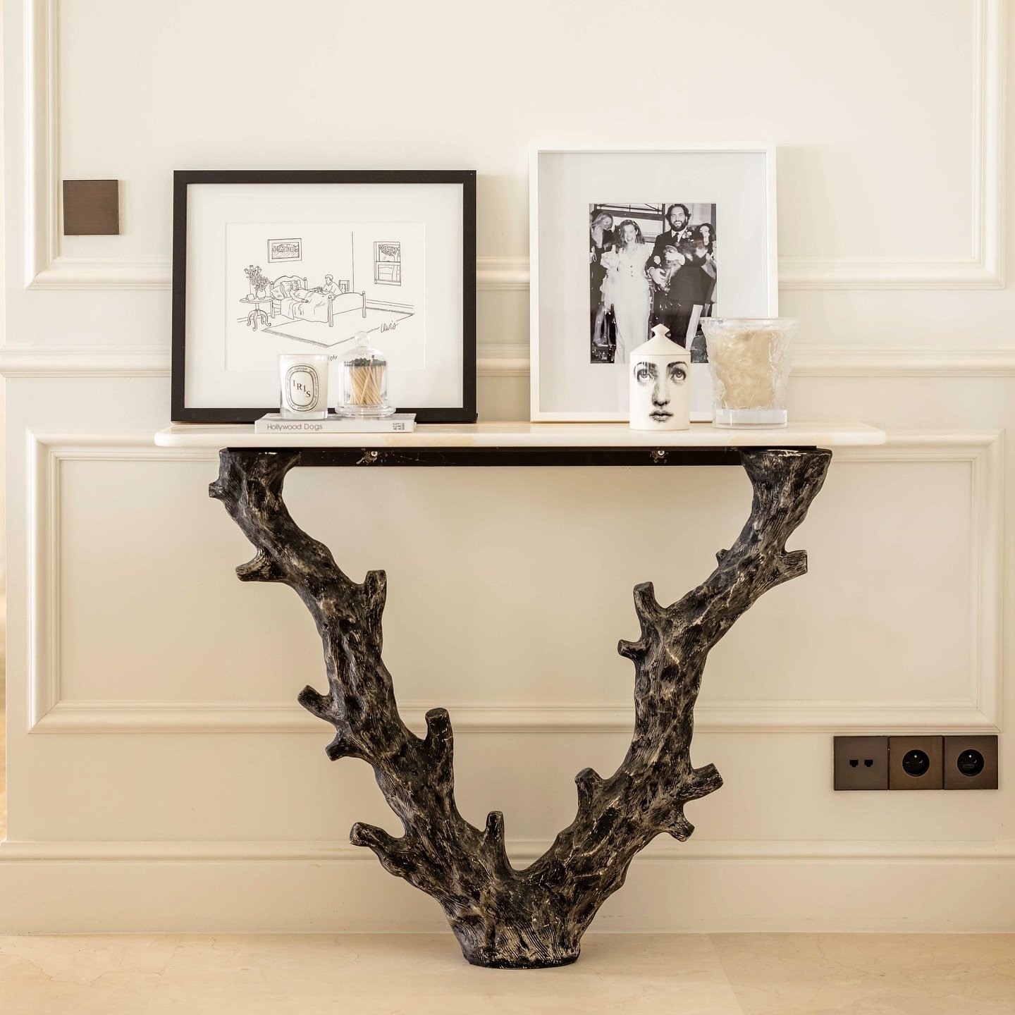 A little console magic to brighten the day 🌿✨
#InteriorDesign #Monaco #MJ