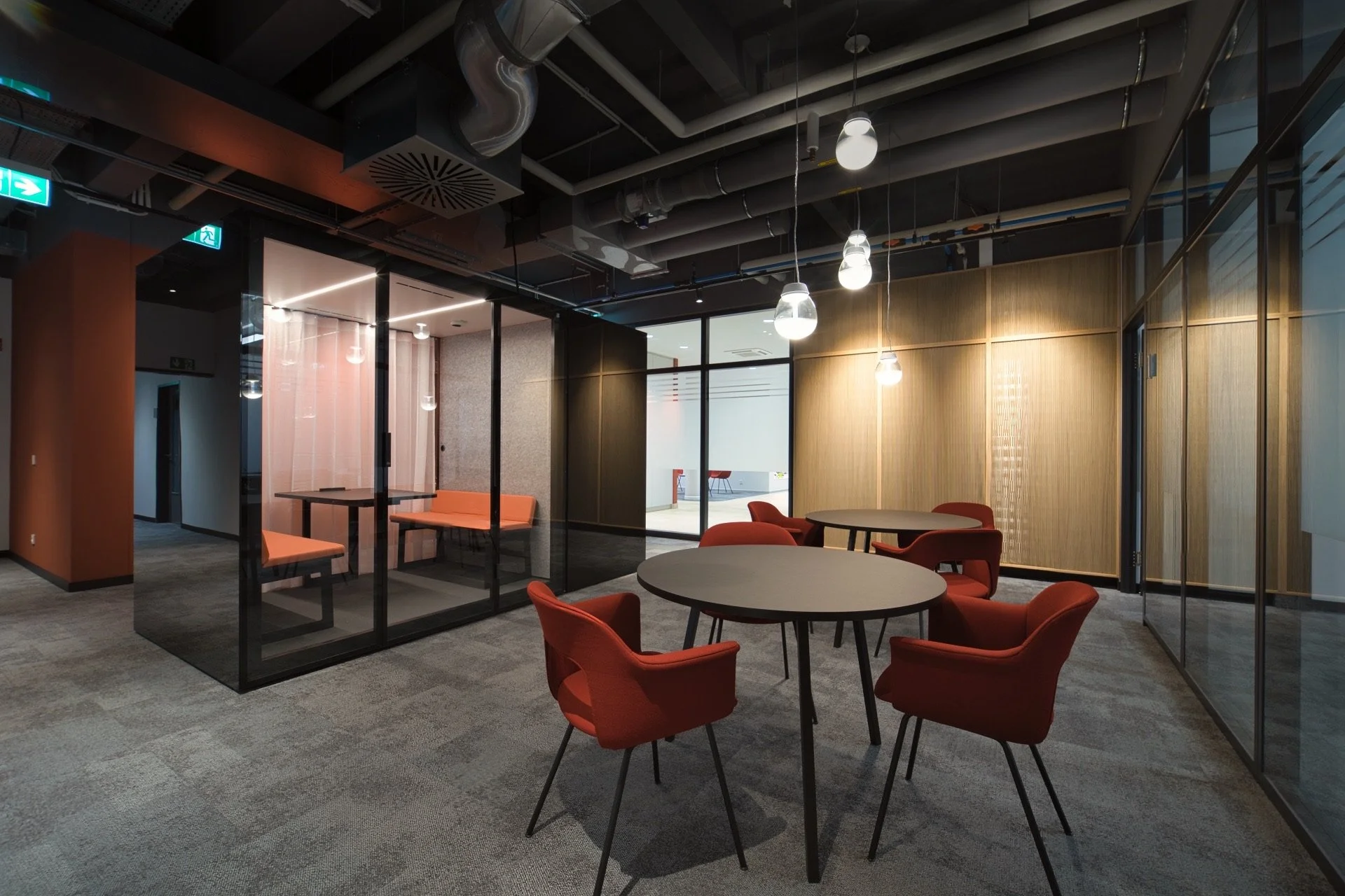 P0109 PARI Bilder für Fa_Freiraum design.pd f_Seite_06.jpg