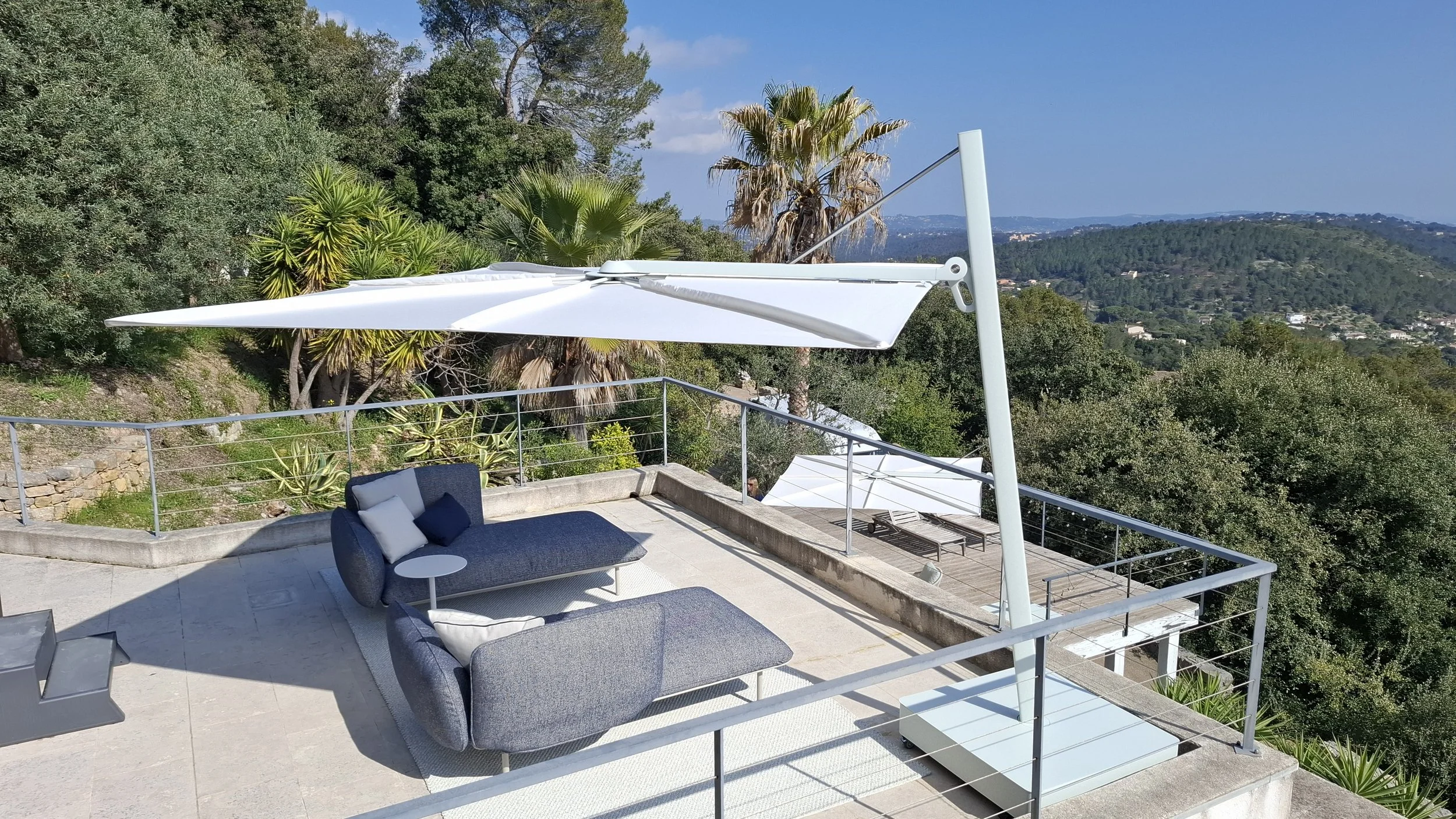 Freiraum-Desing-Starnberg-Villa-mit-Ausblick-in-Südfrankreich-Cannes-tribu_1.jpg