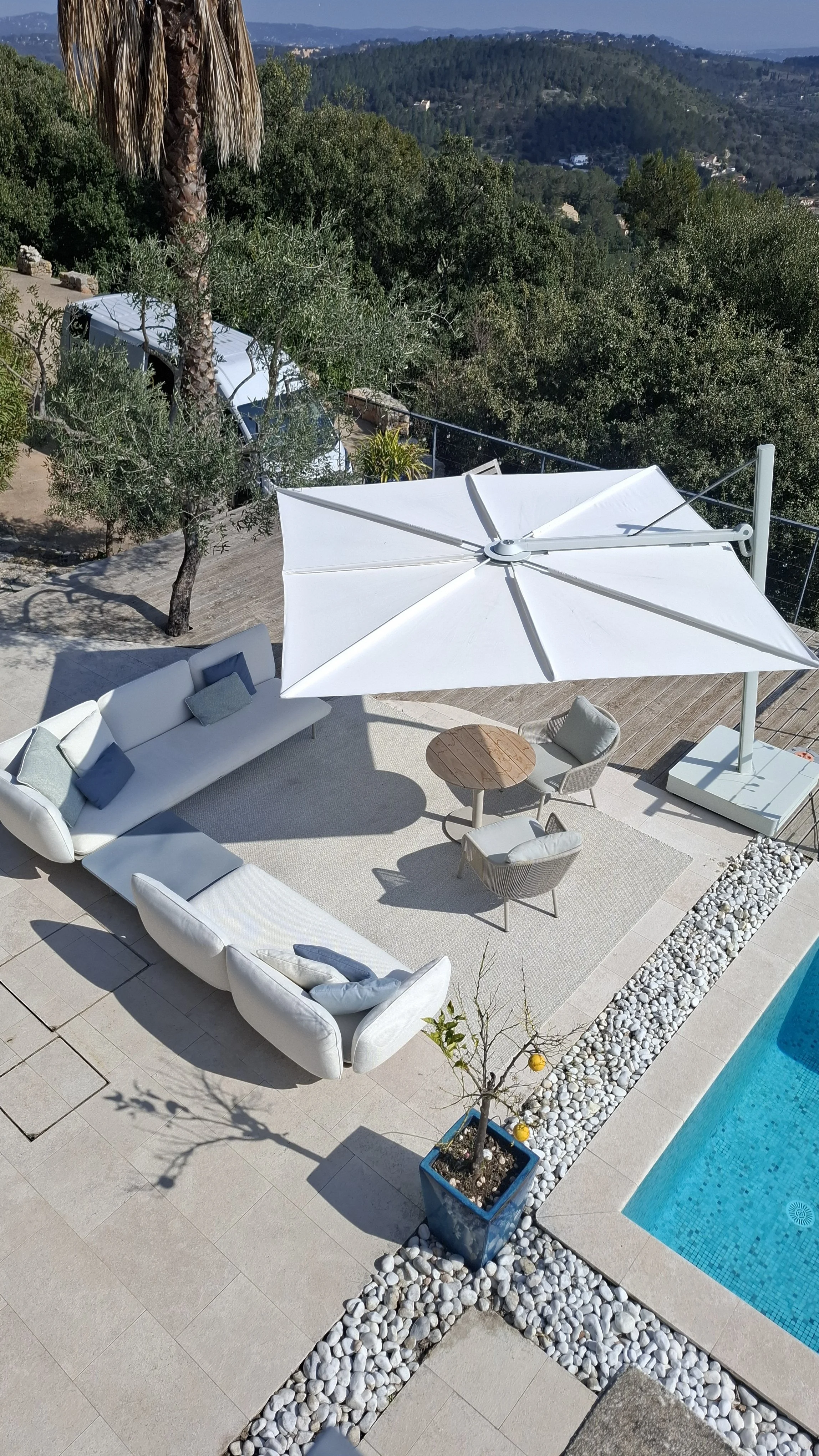 Freiraum-Desing-Starnberg-Villa-mit-Ausblick-in-Südfrankreich-Cannes-tribu_5.jpg