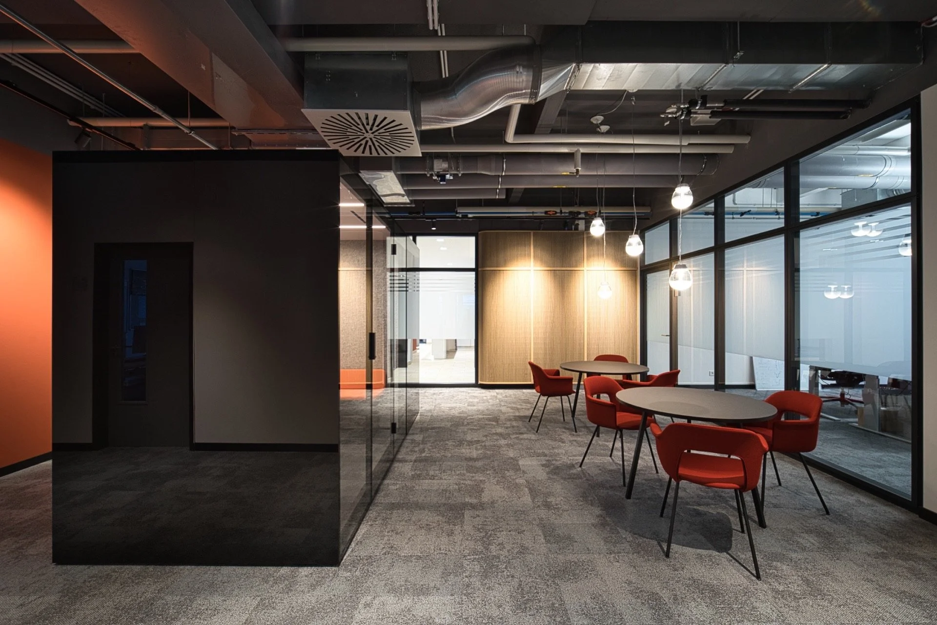 P0109 PARI Bilder für Fa_Freiraum design.pd f_Seite_10.jpg