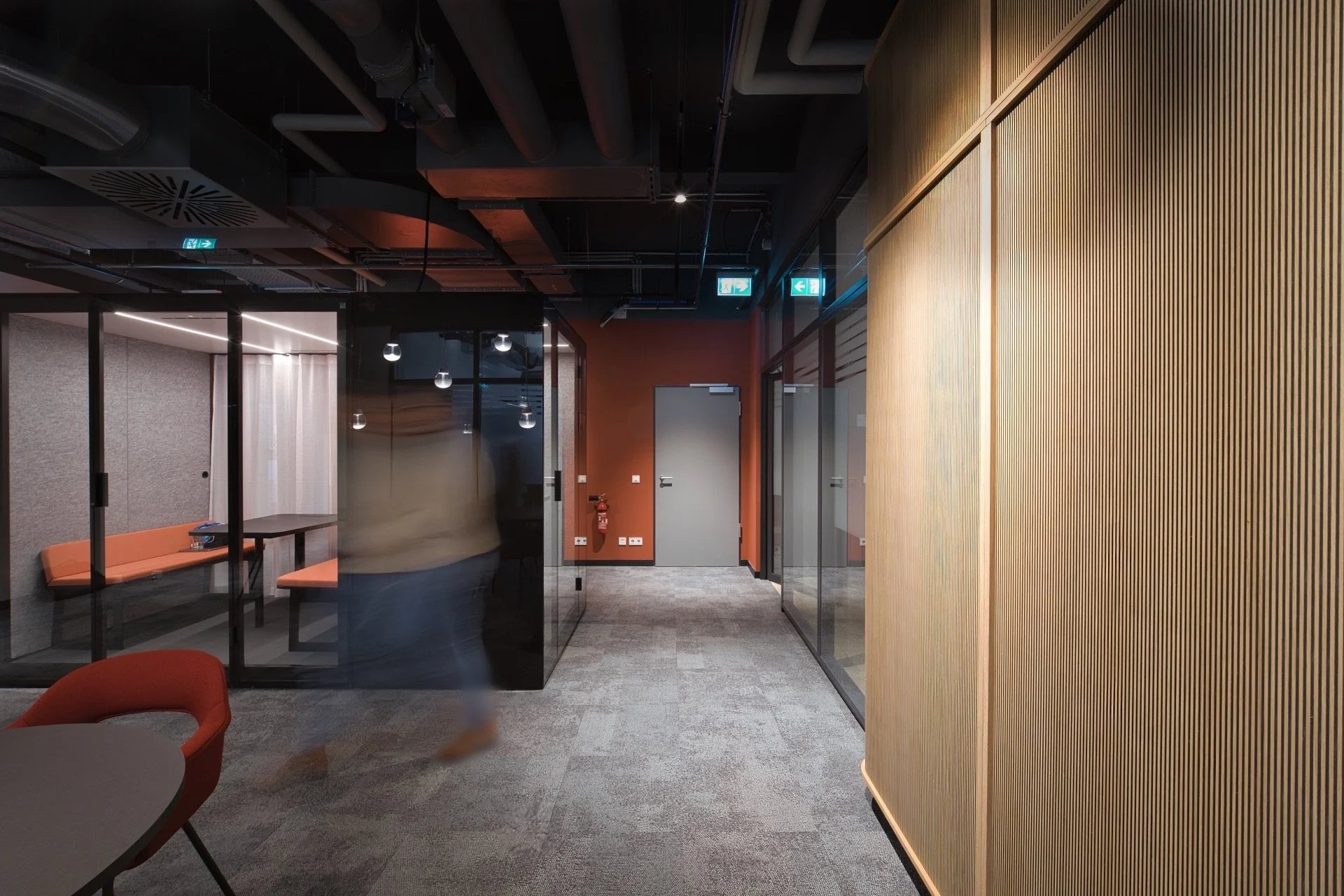 P0109 PARI Bilder für Fa_Freiraum design.pd f_Seite_09.jpg