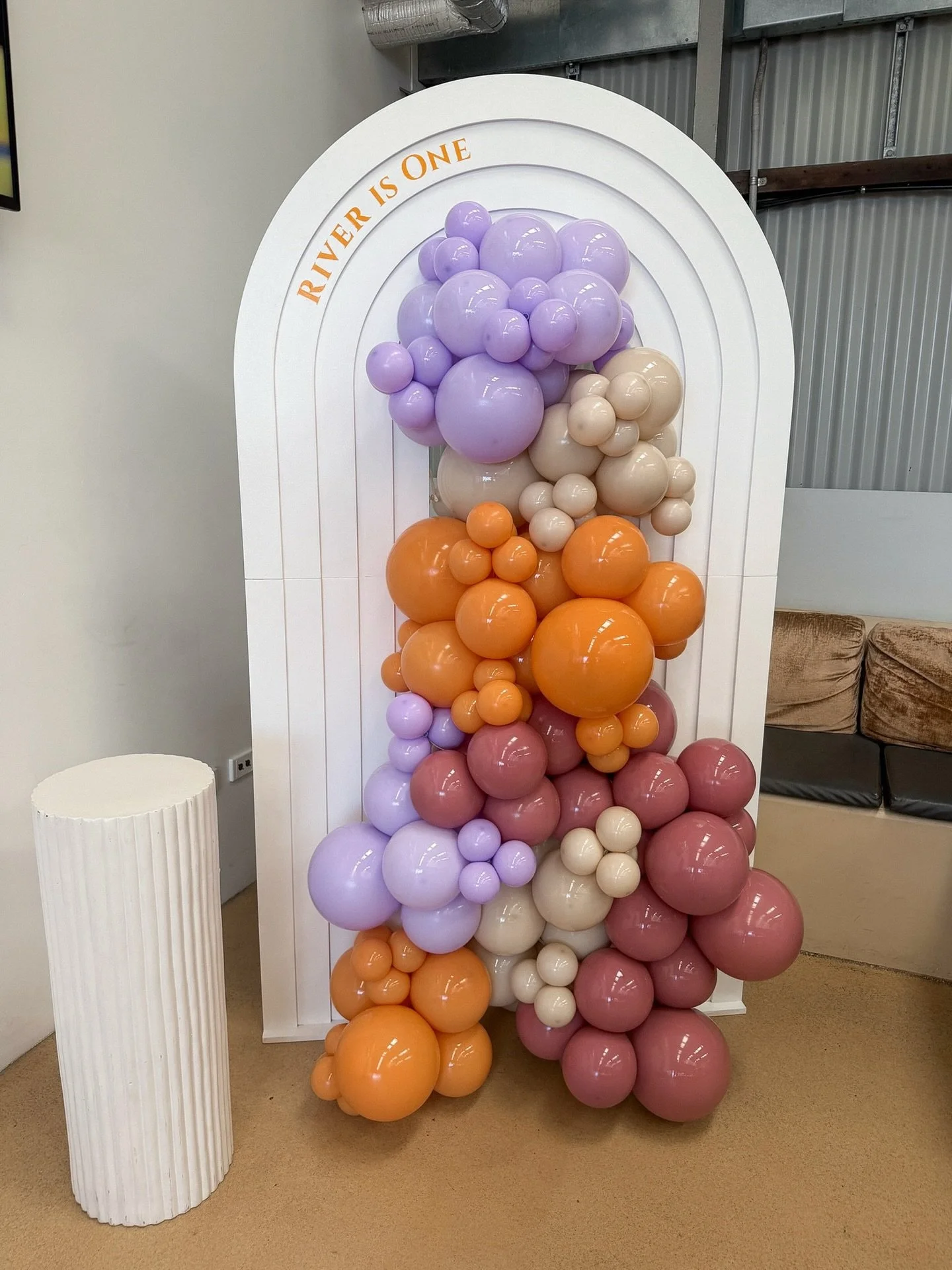 One beautiful year of River 🧡

A refined first birthday setup featuring soft colour, texture and our signature balloon styling &mdash; timeless, playful and made for memories 🤍

Pi&ugrave; Amore featured products
🧡 Ripple Arch Backdrop
🧡 Custom B