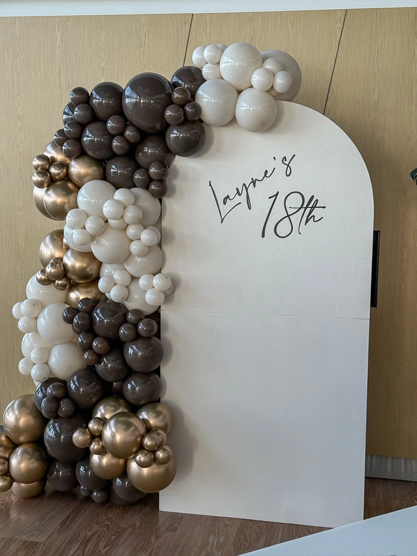 Layne&rsquo;s 18th 🤍
A milestone moment styled to feel elevated, modern and effortlessly fun.

Pi&ugrave; Amore featured products:
🧡 Arch backdrop
🧡 Custom vinyl decal
🧡 Custom balloon styling
🧡 Nude plinth

Because turning 18 deserves a little 