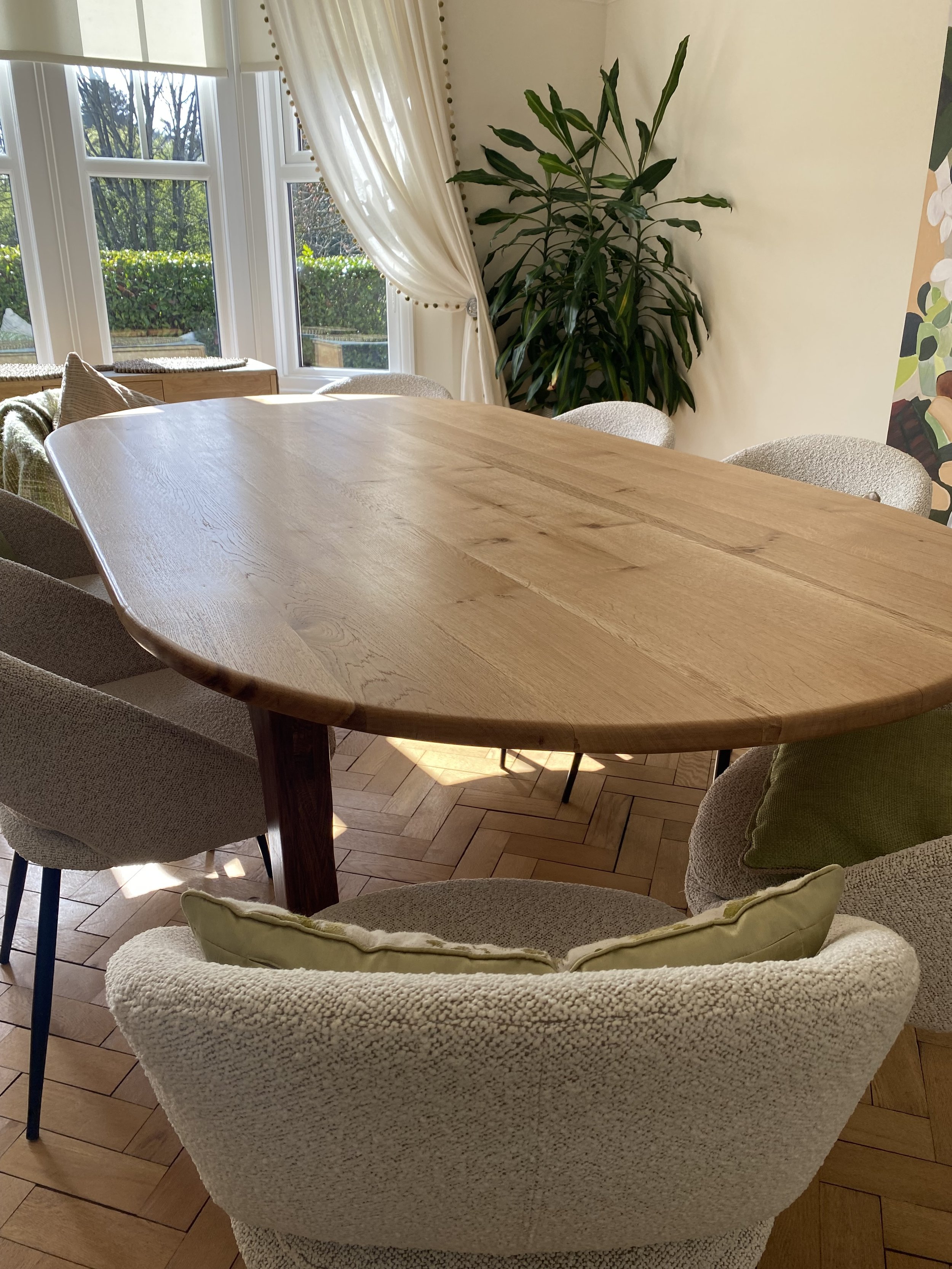 A Thoughtful 10-Seater Dining Table