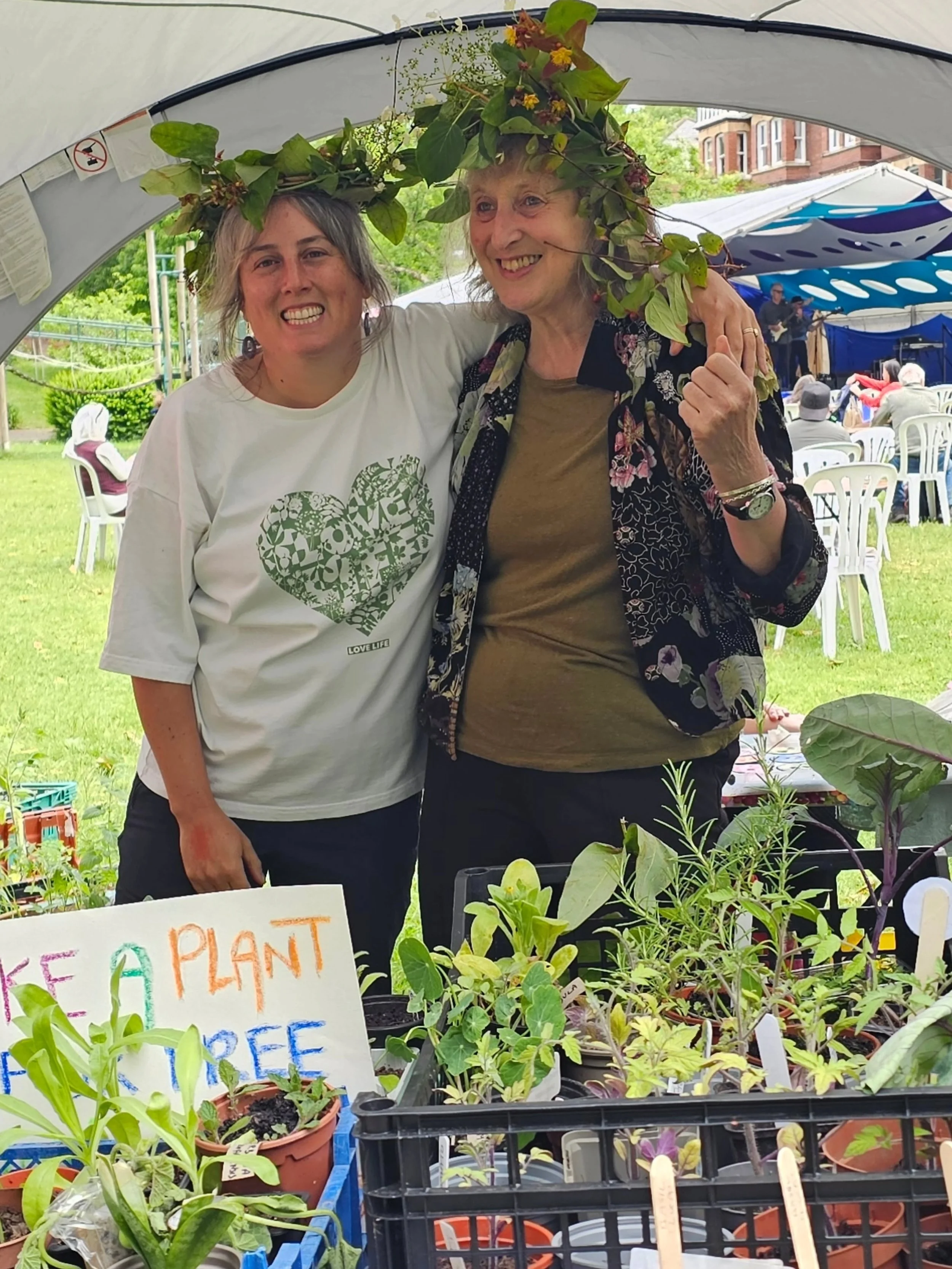 What a treat to hang out with and help my @exeterseedbank friends at this year's @exerespect festival. 💚🌿

Surplus veggie and herb plants found new homes after being donated, Devon clay bracelets were created, and flowers were painted!

So chuffed 