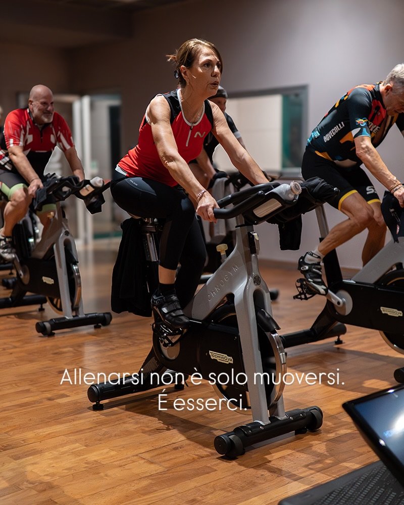 Al Green Garden tutto parte dalle persone.
Da chi si allena, suda, ride, si mette in gioco ogni giorno.

Non lavoriamo solo su campi e attrezzature.
Lavoriamo su energie, obiettivi, relazioni.

Perch&eacute; lo sport &egrave; un mezzo.
Le persone son