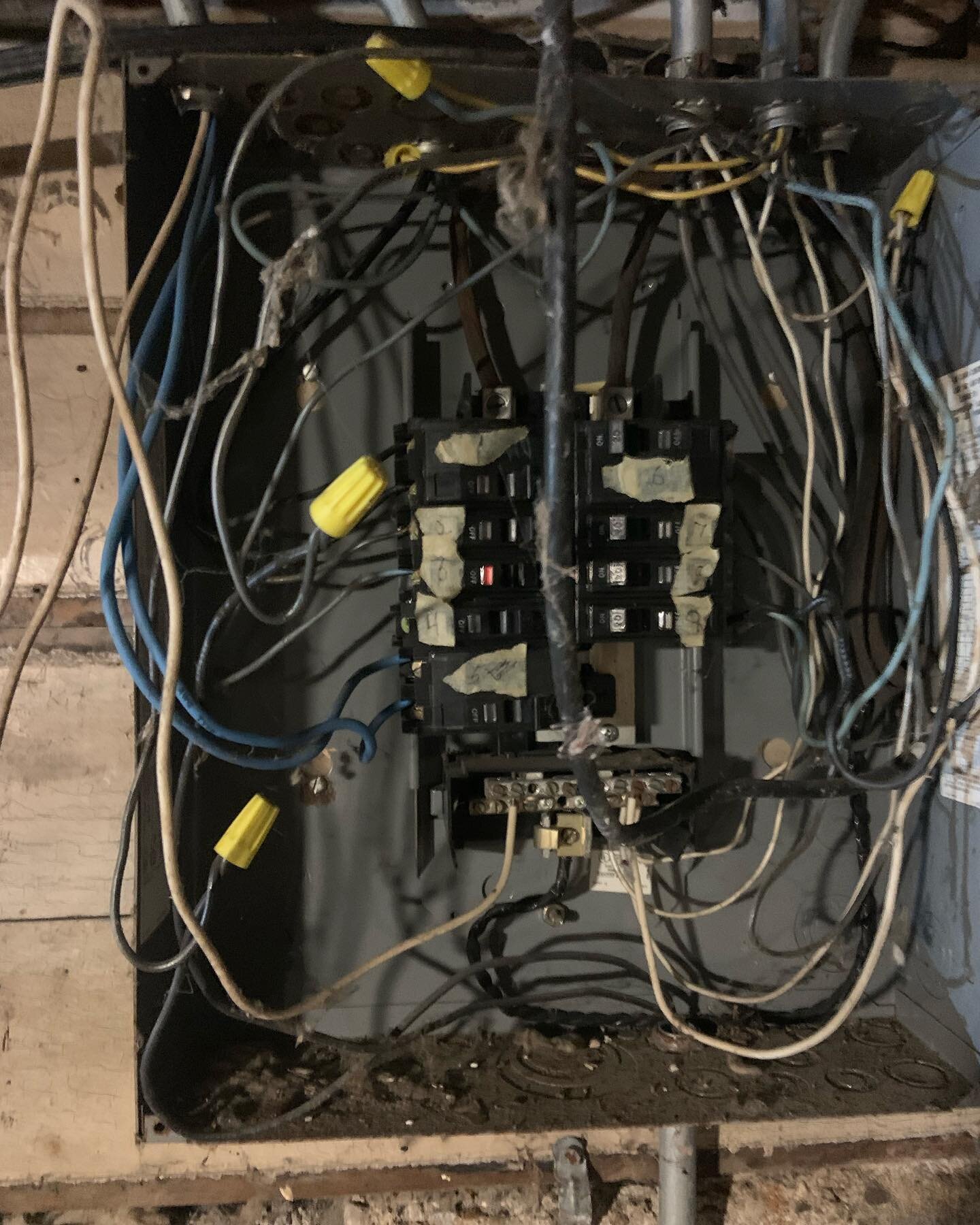 A before and after shot of a panel on a small job in Antioch, Illinois. 
-
-
-
-
-
#hvac #eletricity #eletrician #trade #plumbing #airconditioning #hvaclife #hvactechnician #eletricianlife #hvacservice #plumber #plumblife