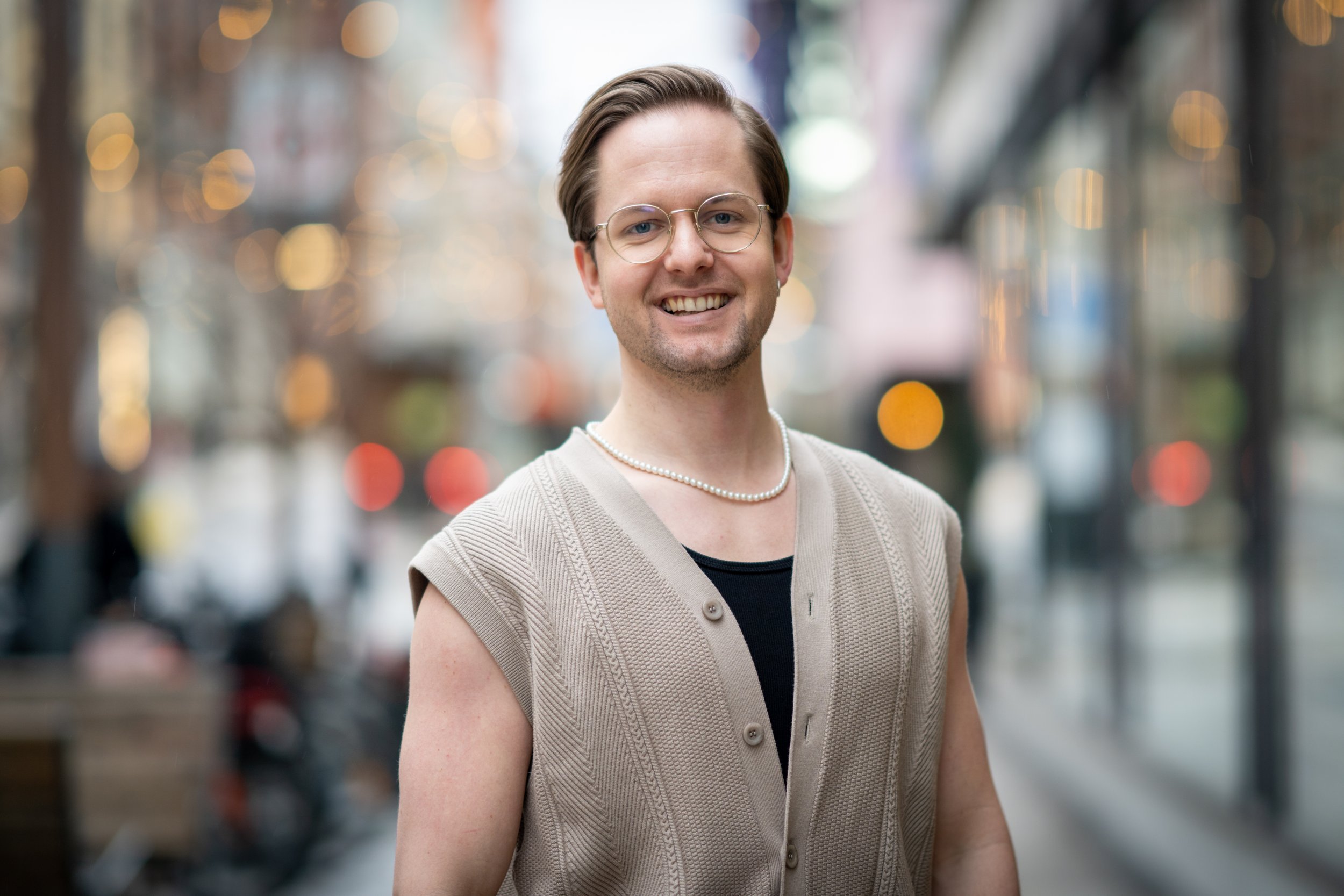 Portrett av Joakim Aadland, som smiler og ser inn i kamera.