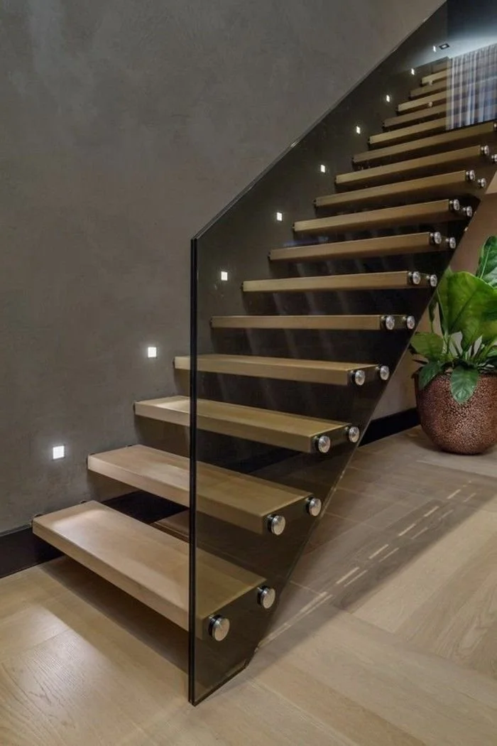 Treppe mit Glasgeländer für schickes Interieur.jpg