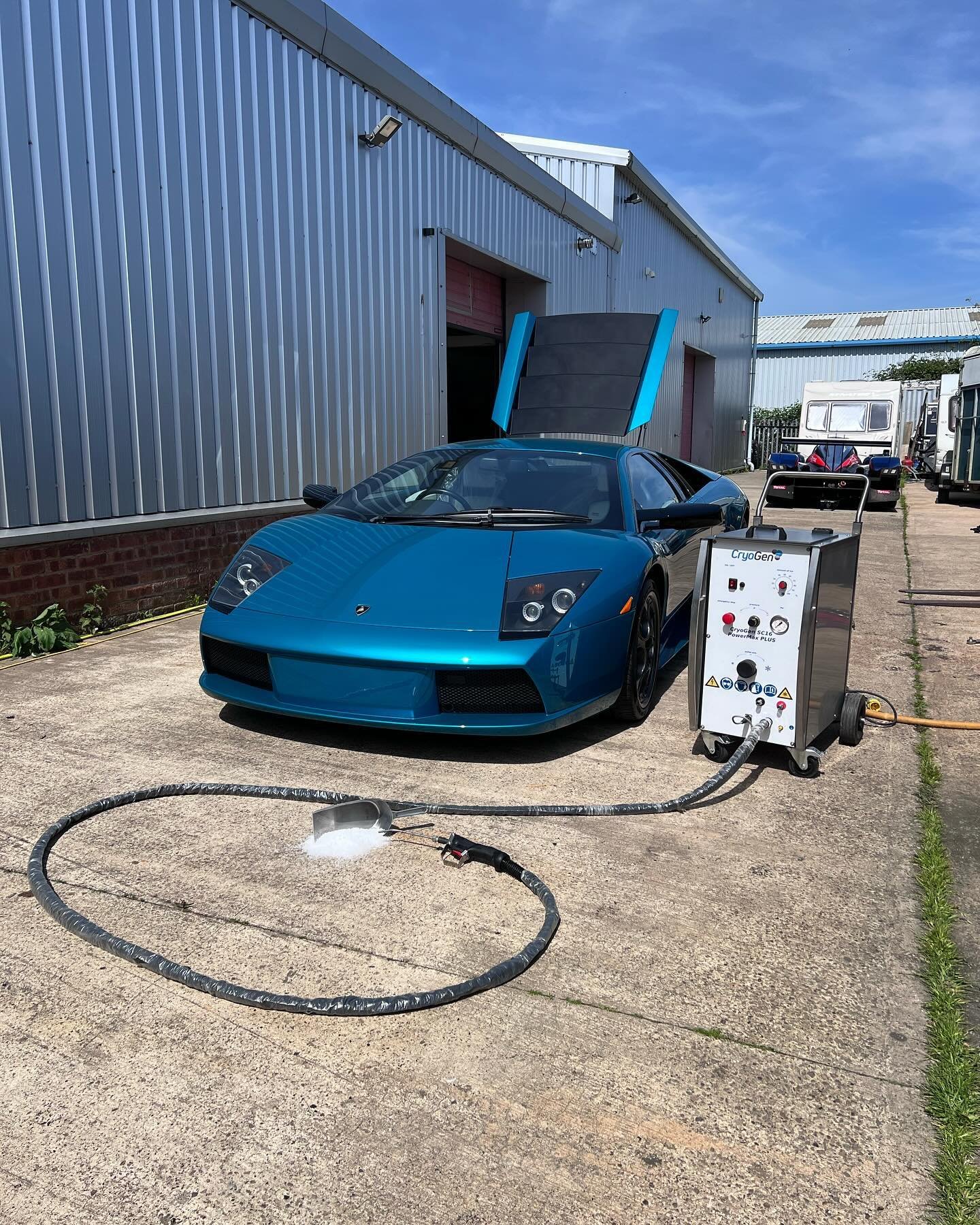 Sun is shining, weather is sweet☀️

Lamborghini spa day✨

✉️ hello@iceblasters.co.uk 
📞 01604 266256
🚨 Nationwide coverage 
🌎 www.iceblasters.co.uk

#dryice #dryiceblasting #mobile #dryicecleaning #nationwide #service #automotive #restoration #lam