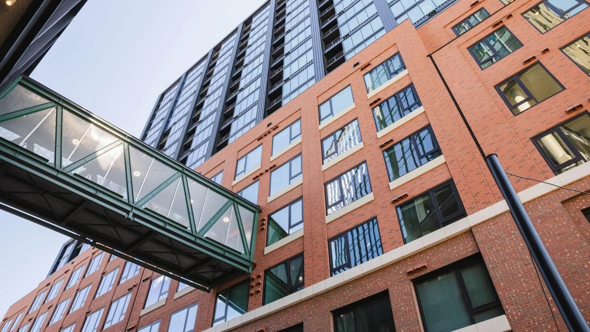 Linea_Ext_SkyBridge_NiceDay_June2025_compressed.jpg