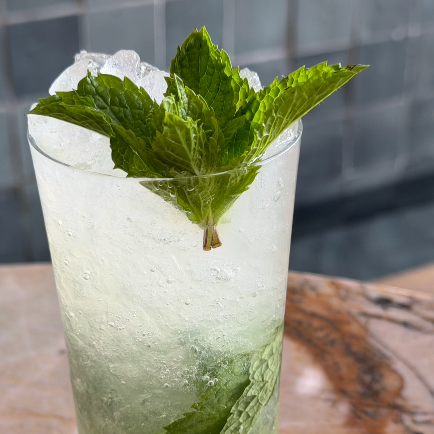 Classic Mojito / mint, lime, sugar, soda / 32 AED