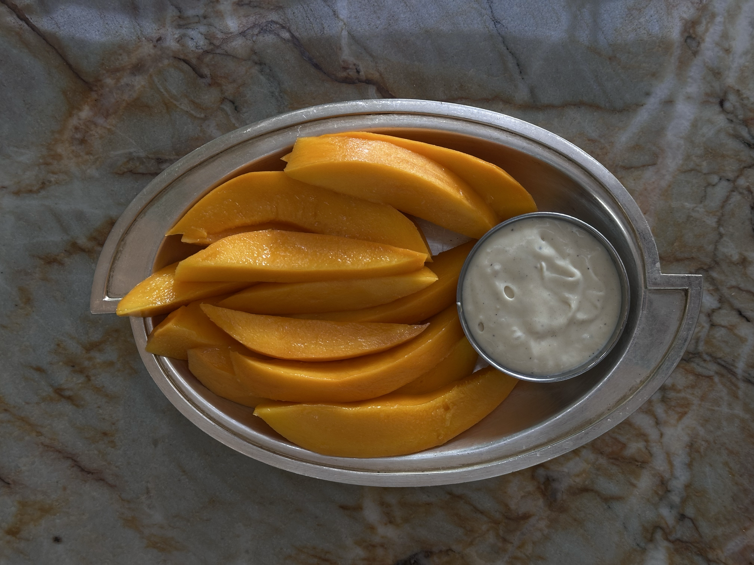 Seasonal Fruit Plate / AED 40