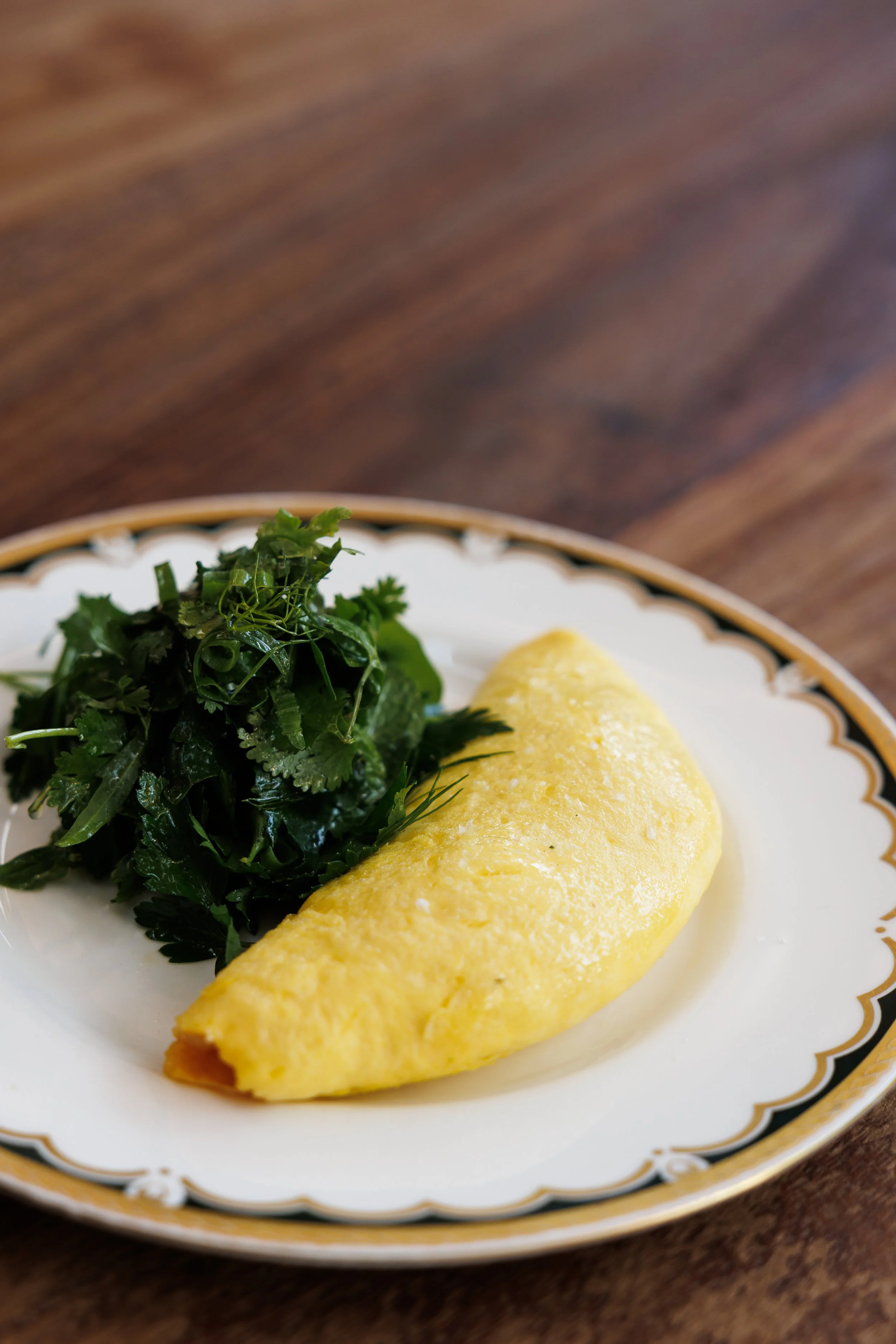 Omelette / plain omelette, fresh herbs / 59 AED