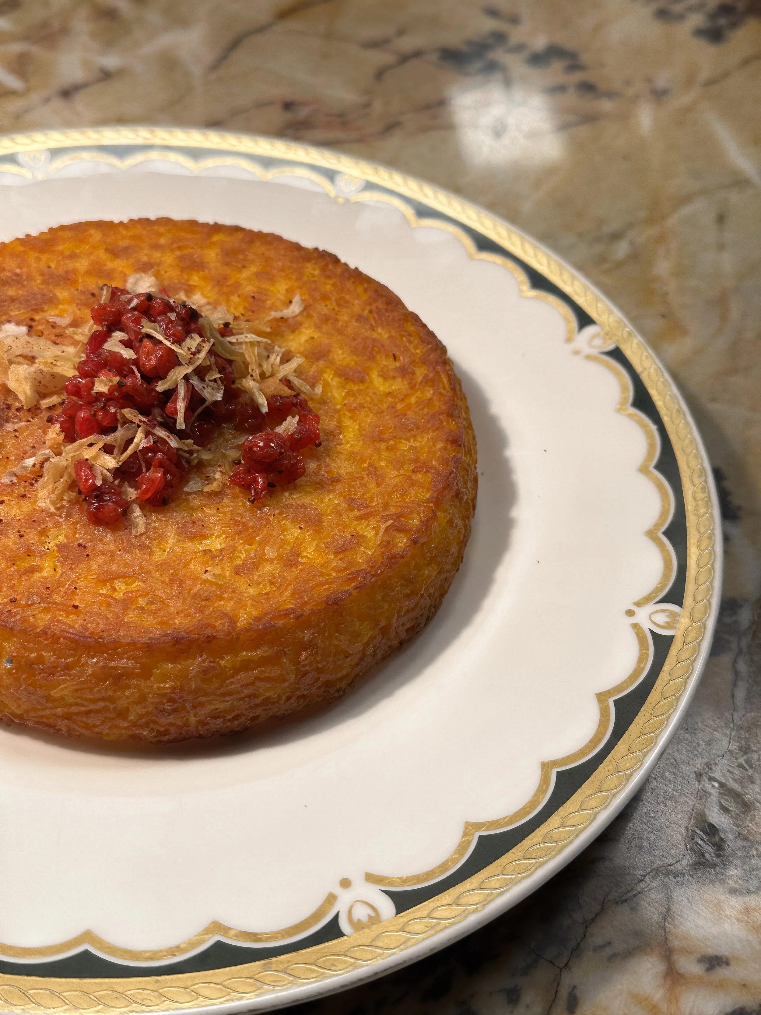 Tahdig (V) / golden crispy rice, pickled barbaries & fried onion / 39 AED