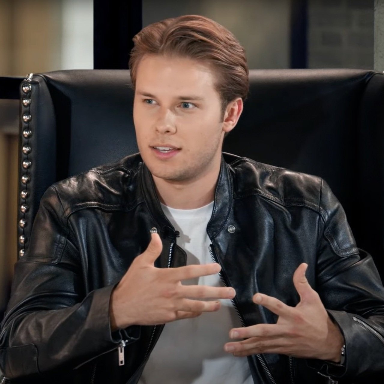 BALANCING HOLLYWOOD & FAITH